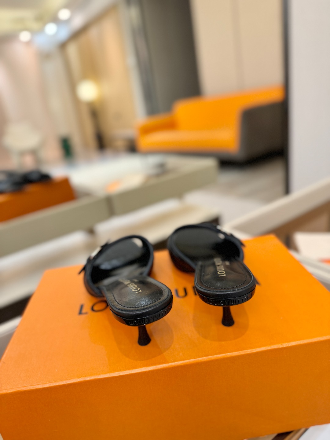 【代购级】、Louis Vuitton 款官网系列！完美楦型、LV压花纹工艺、更显优雅气质、上脚舒适好看