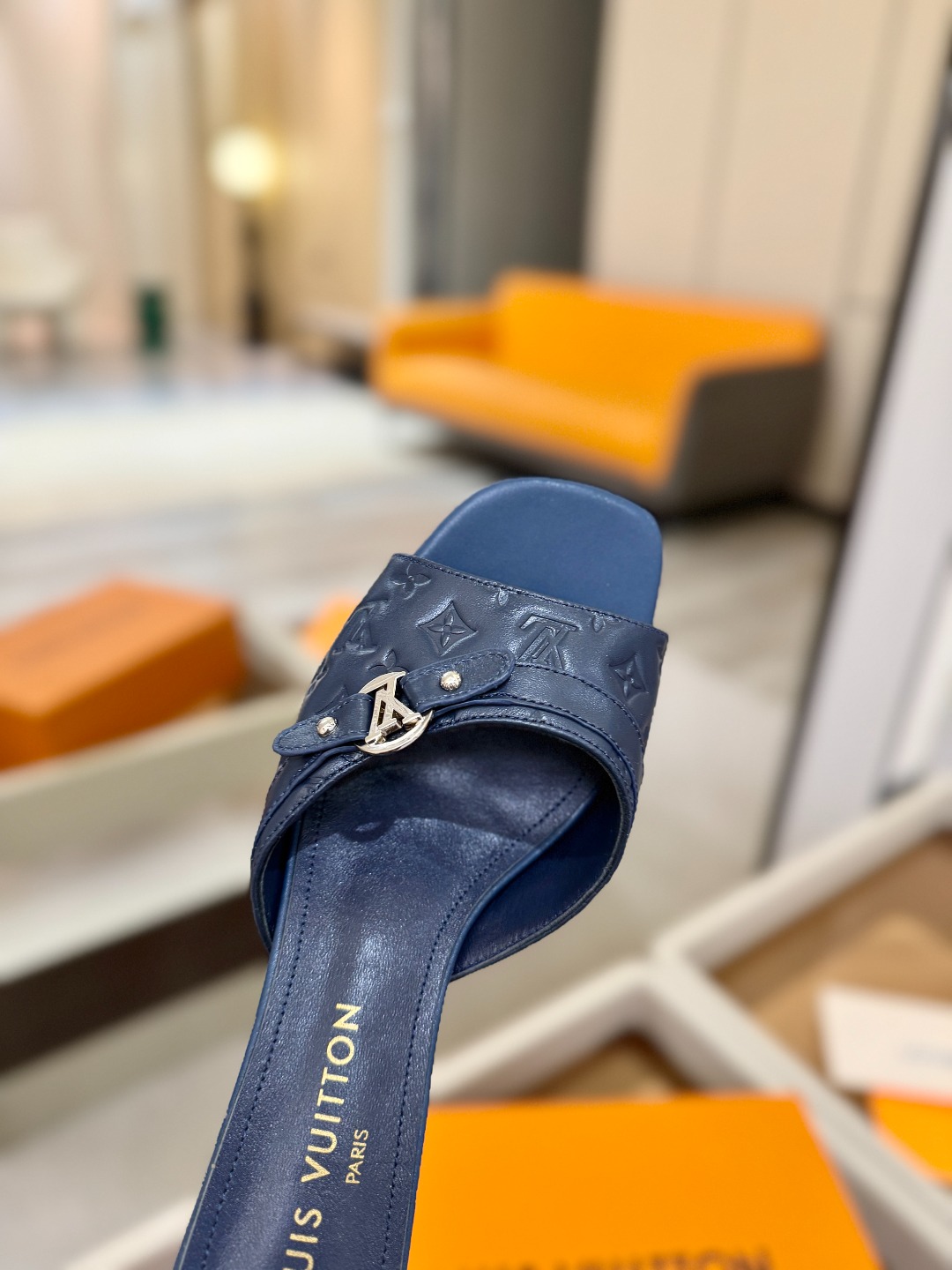 【代购级】、Louis Vuitton 款官网系列！完美楦型、LV压花纹工艺、更显优雅气质、上脚舒适好看