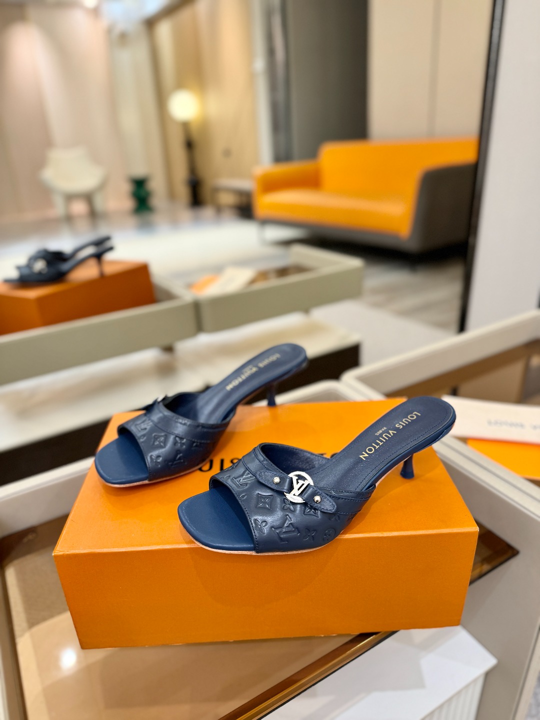 【代购级】、Louis Vuitton 款官网系列！完美楦型、LV压花纹工艺、更显优雅气质、上脚舒适好看