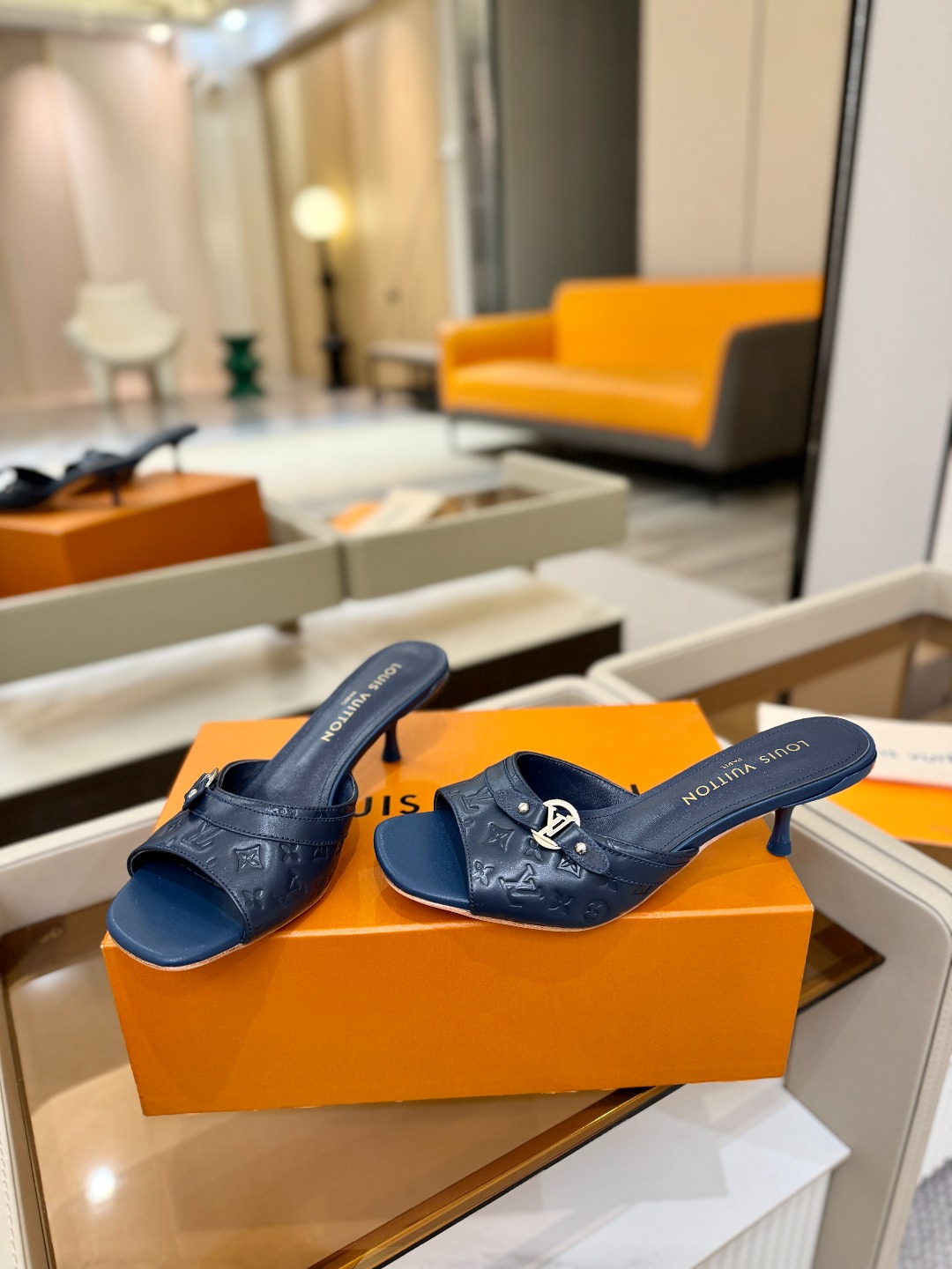 【代购级】、Louis Vuitton 款官网系列！完美楦型、LV压花纹工艺、更显优雅气质、上脚舒适好看