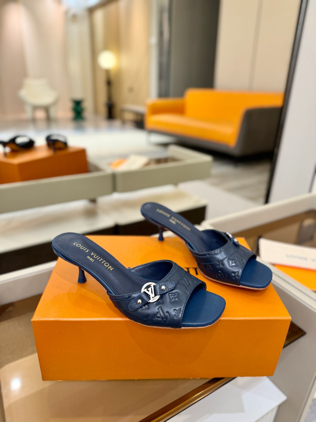 【代购级】、Louis Vuitton 款官网系列！完美楦型、LV压花纹工艺、更显优雅气质、上脚舒适好看