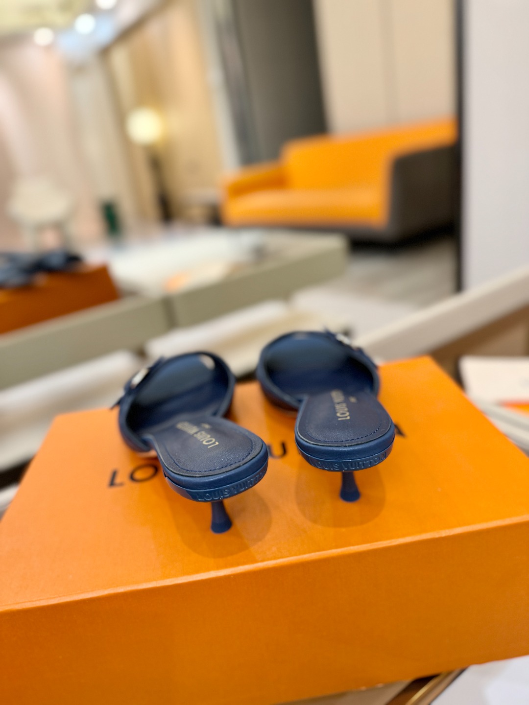 【代购级】、Louis Vuitton 款官网系列！完美楦型、LV压花纹工艺、更显优雅气质、上脚舒适好看