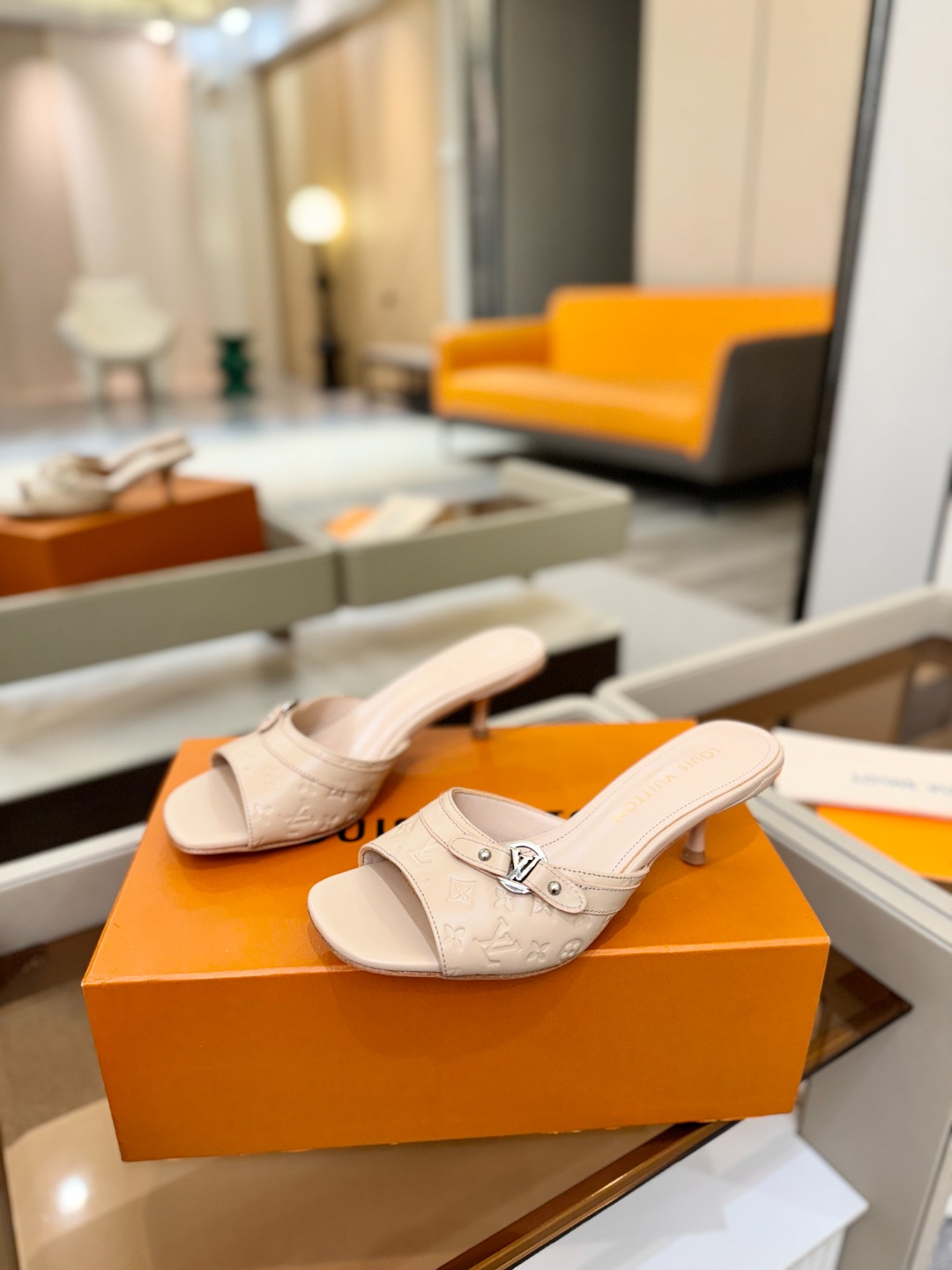 【代购级】、Louis Vuitton 款官网系列！完美楦型、LV压花纹工艺、更显优雅气质、上脚舒适好看