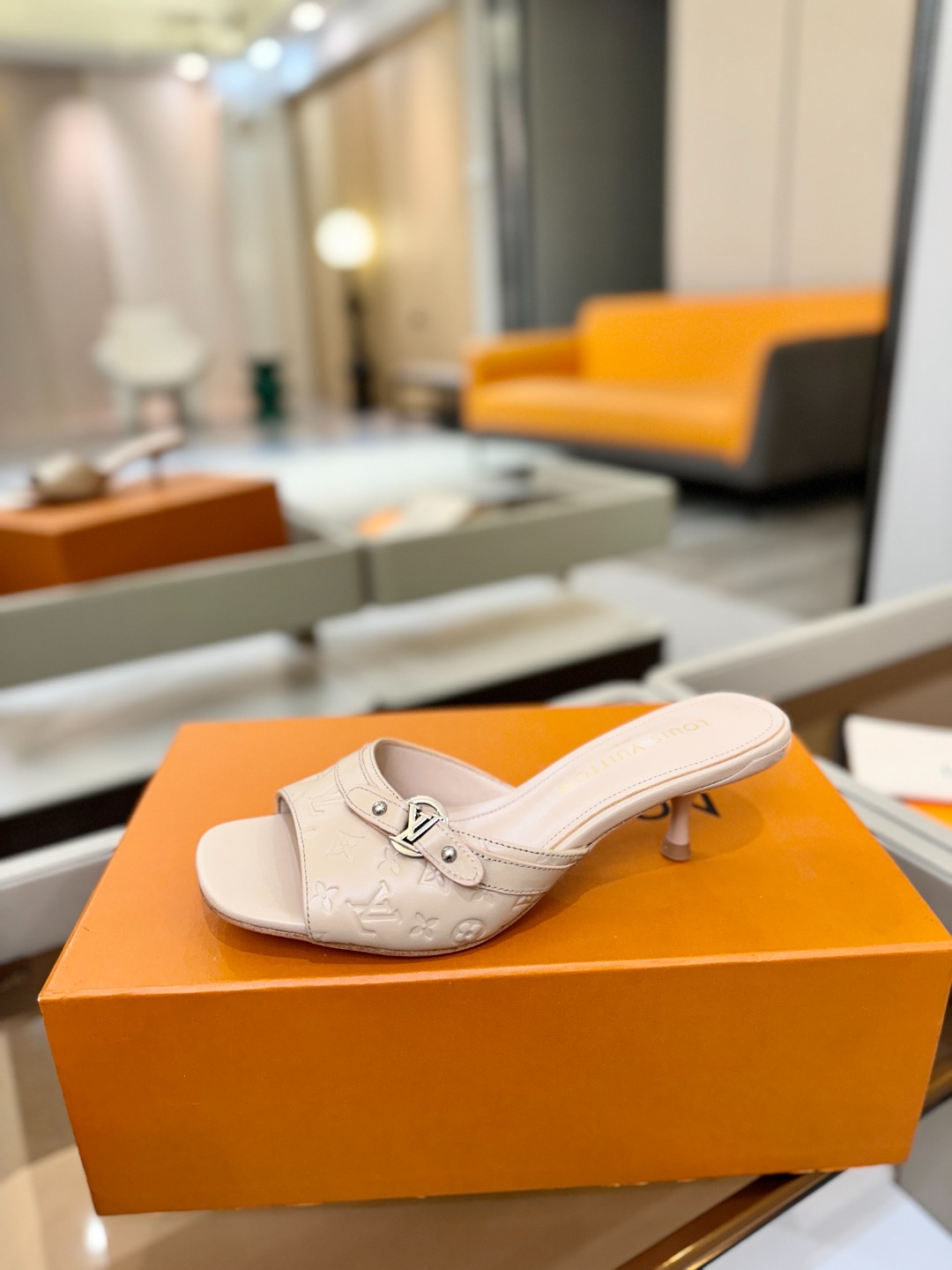 【代购级】、Louis Vuitton 款官网系列！完美楦型、LV压花纹工艺、更显优雅气质、上脚舒适好看