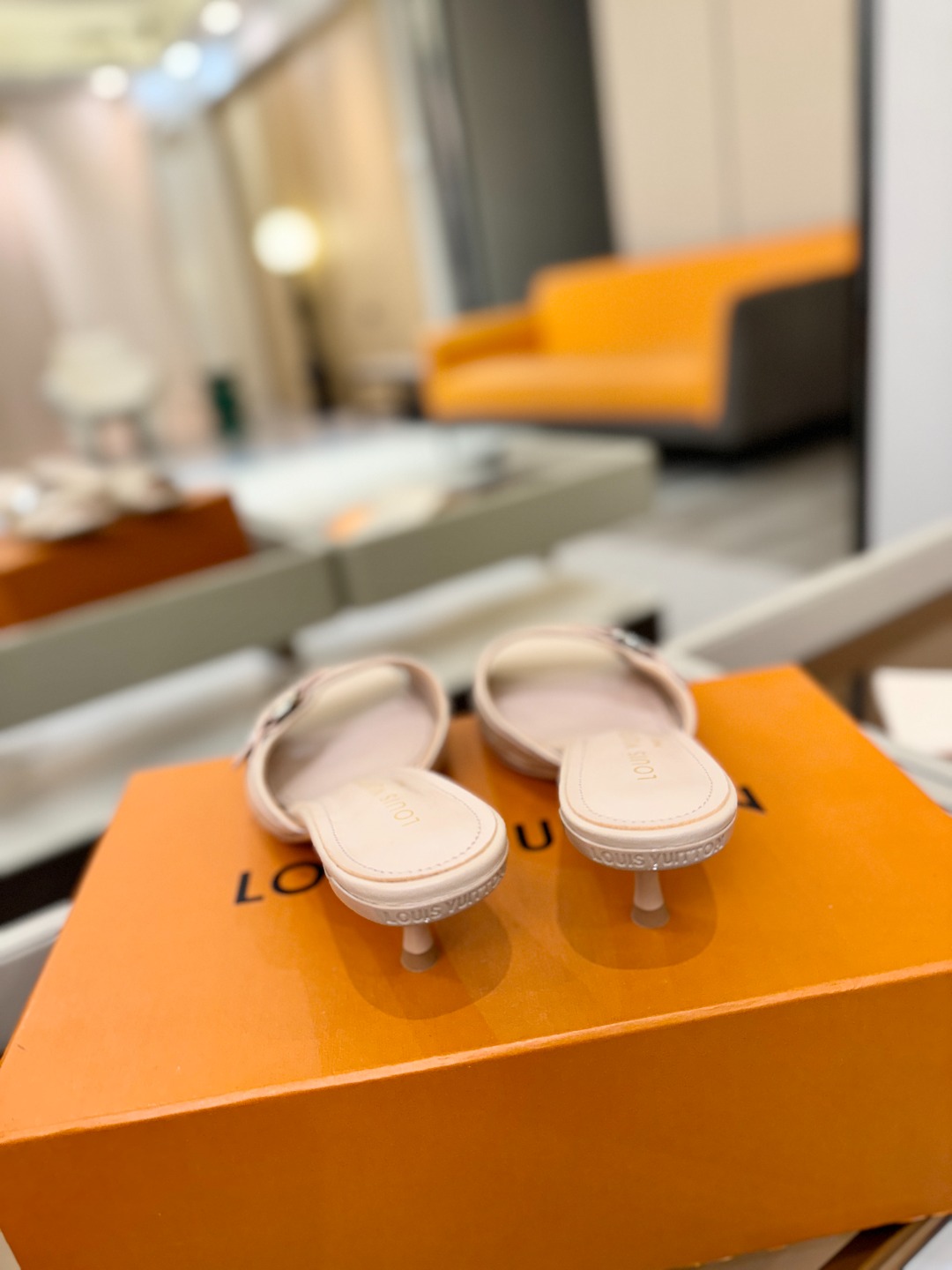 【代购级】、Louis Vuitton 款官网系列！完美楦型、LV压花纹工艺、更显优雅气质、上脚舒适好看