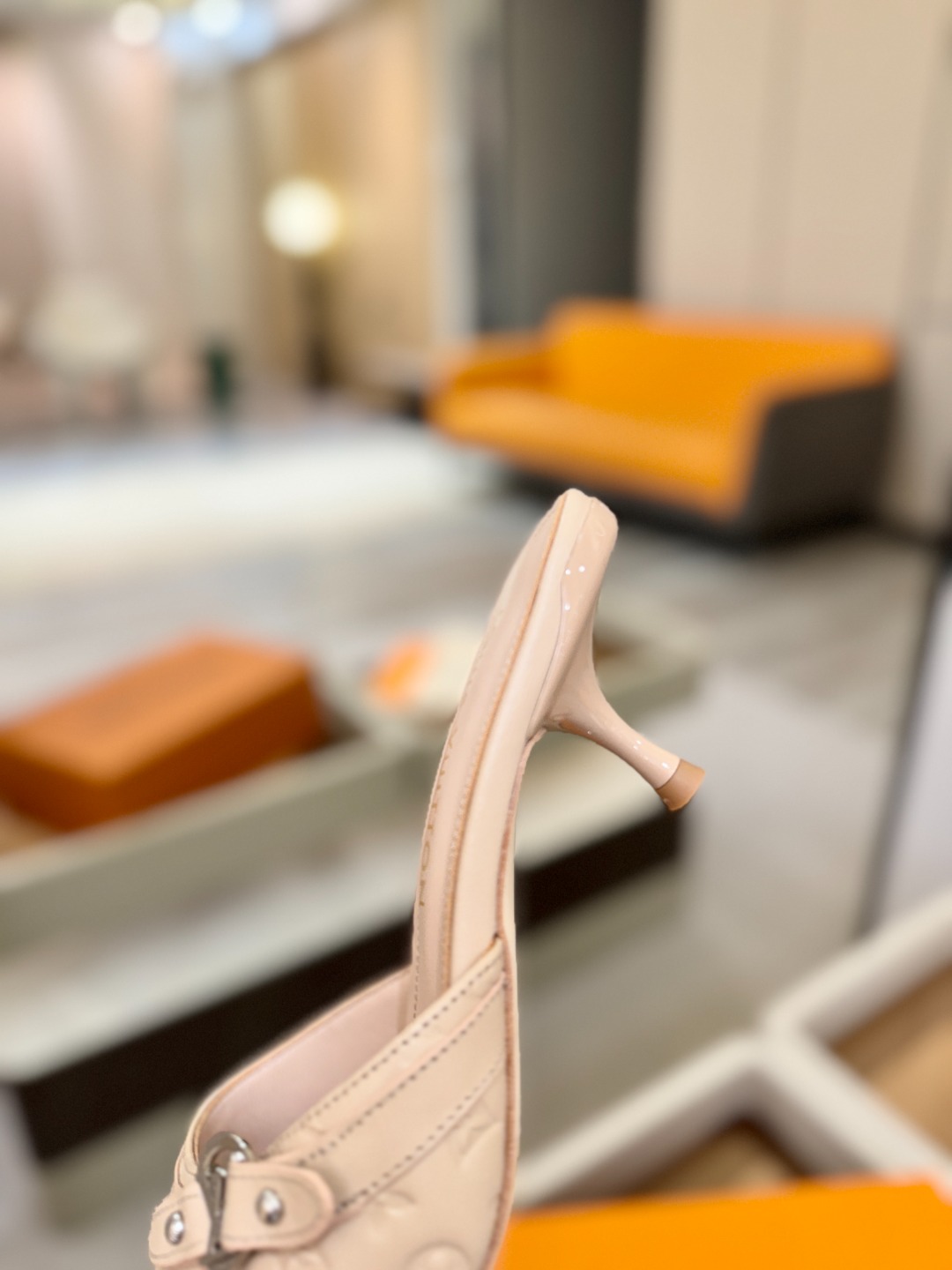 【代购级】、Louis Vuitton 款官网系列！完美楦型、LV压花纹工艺、更显优雅气质、上脚舒适好看