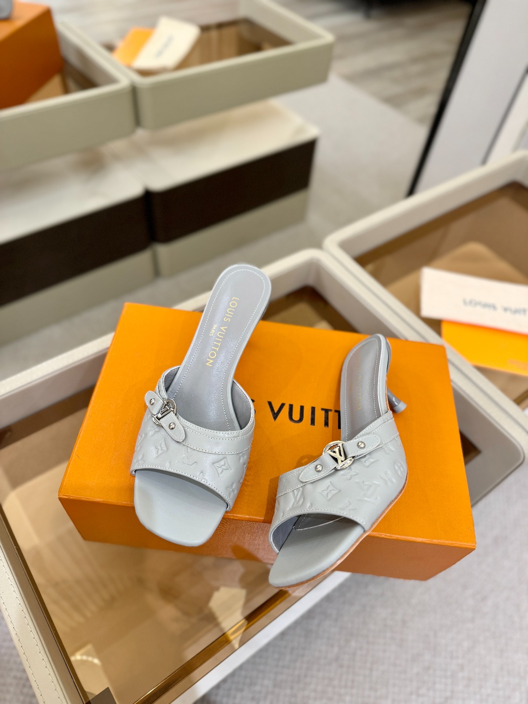 【代购级】、Louis Vuitton 款官网系列！完美楦型、LV压花纹工艺、更显优雅气质、上脚舒适好看