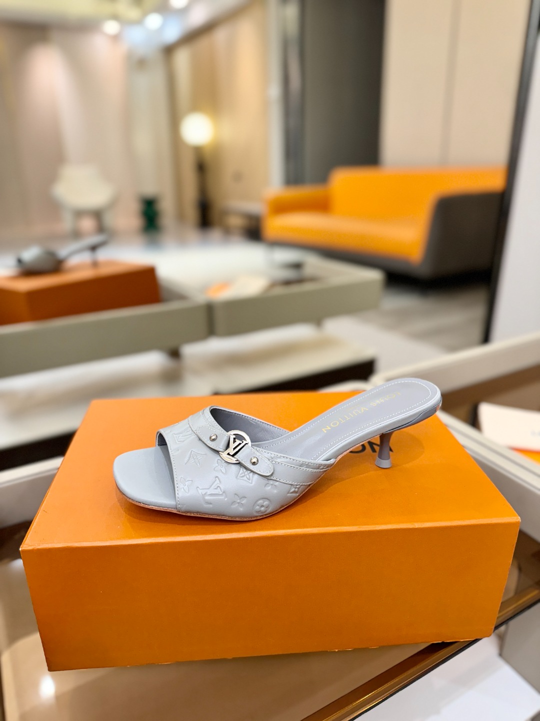 【代购级】、Louis Vuitton 款官网系列！完美楦型、LV压花纹工艺、更显优雅气质、上脚舒适好看