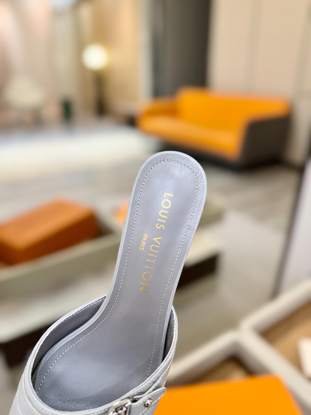 【代购级】、Louis Vuitton 款官网系列！完美楦型、LV压花纹工艺、更显优雅气质、上脚舒适好看