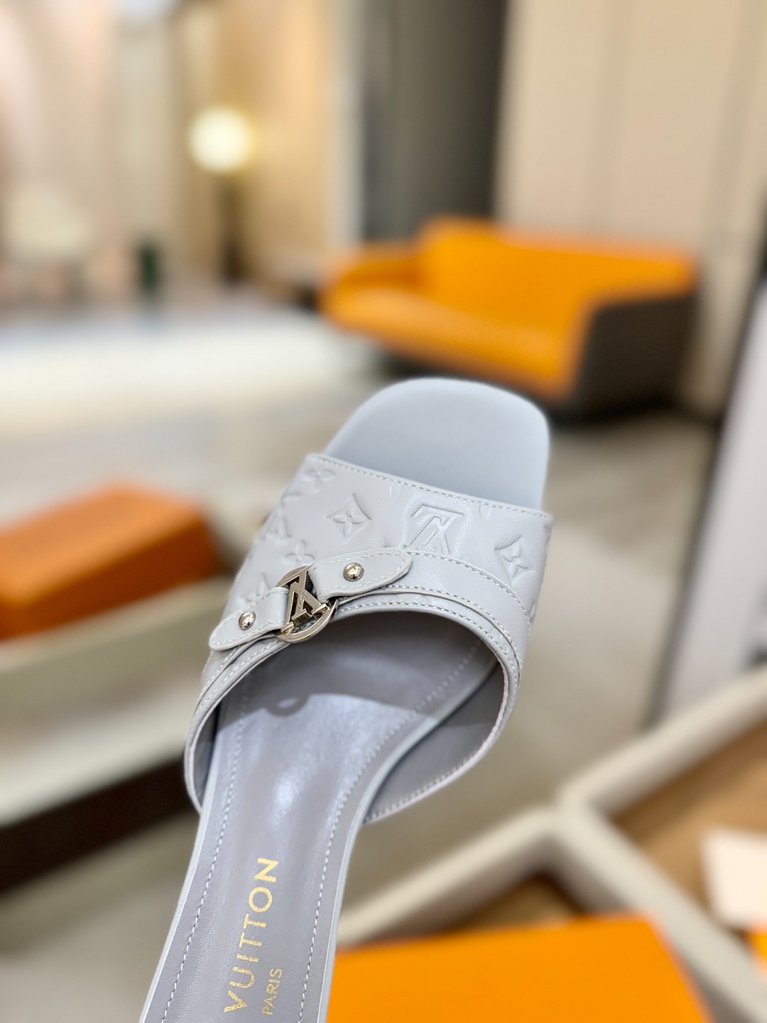 【代购级】、Louis Vuitton 款官网系列！完美楦型、LV压花纹工艺、更显优雅气质、上脚舒适好看