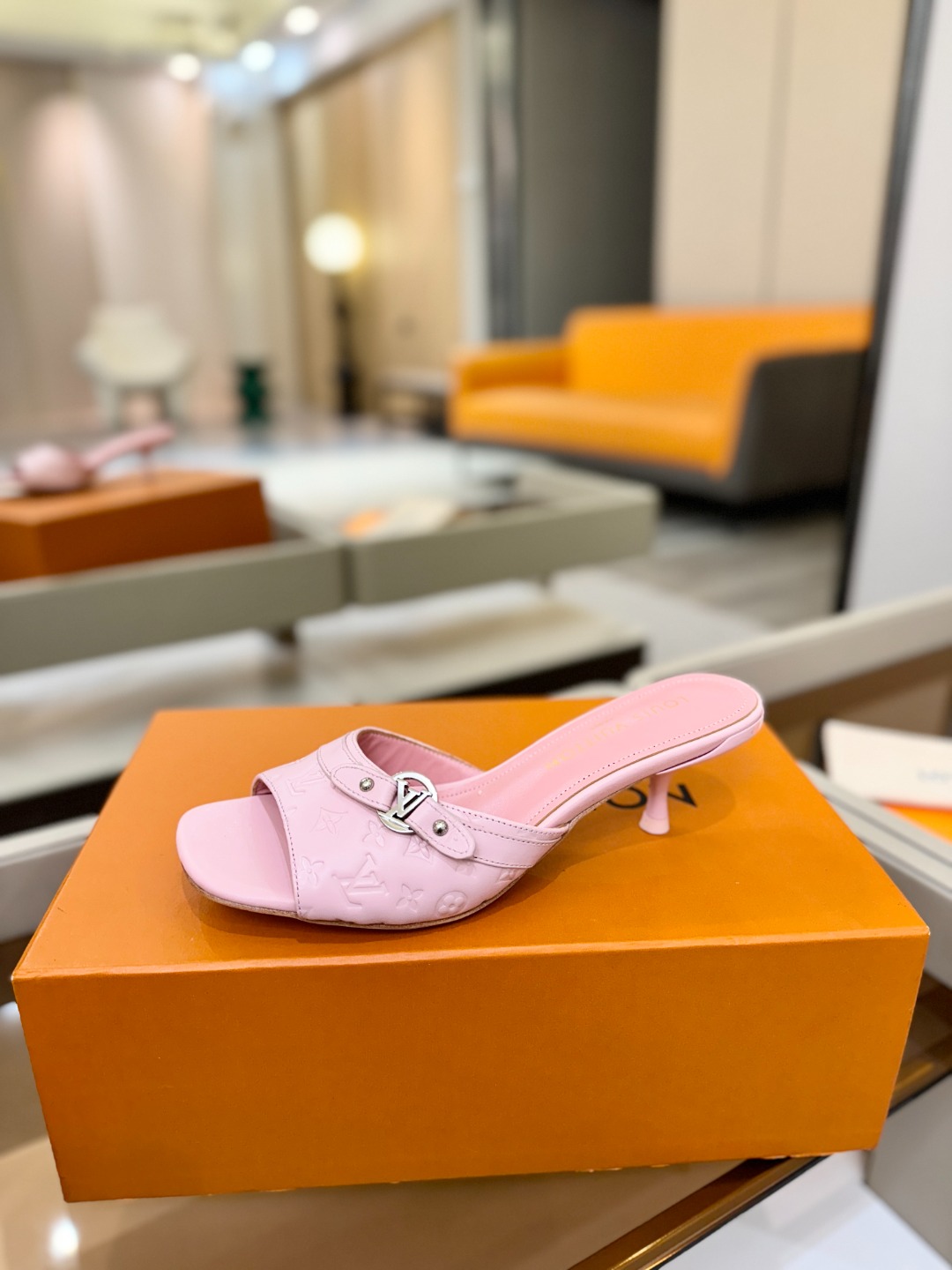 【代购级】、Louis Vuitton 款官网系列！完美楦型、LV压花纹工艺、更显优雅气质、上脚舒适好看