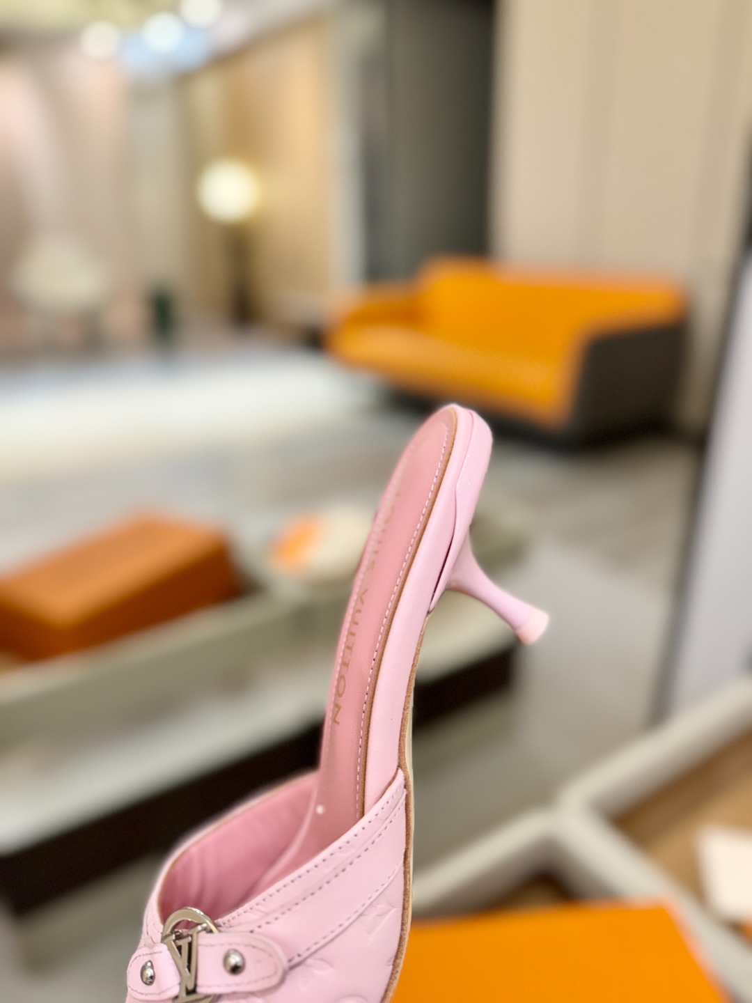 【代购级】、Louis Vuitton 款官网系列！完美楦型、LV压花纹工艺、更显优雅气质、上脚舒适好看