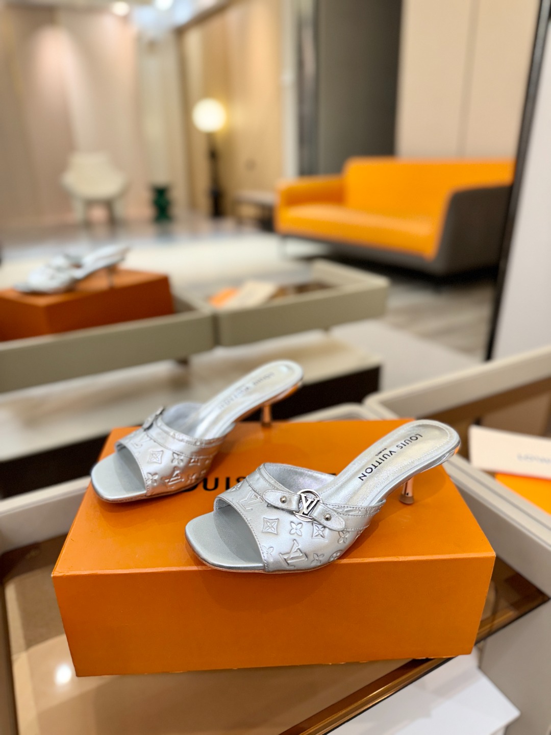 【代购级】、Louis Vuitton 款官网系列！完美楦型、LV压花纹工艺、更显优雅气质、上脚舒适好看