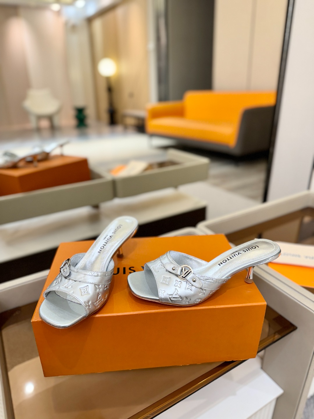 【代购级】、Louis Vuitton 款官网系列！完美楦型、LV压花纹工艺、更显优雅气质、上脚舒适好看