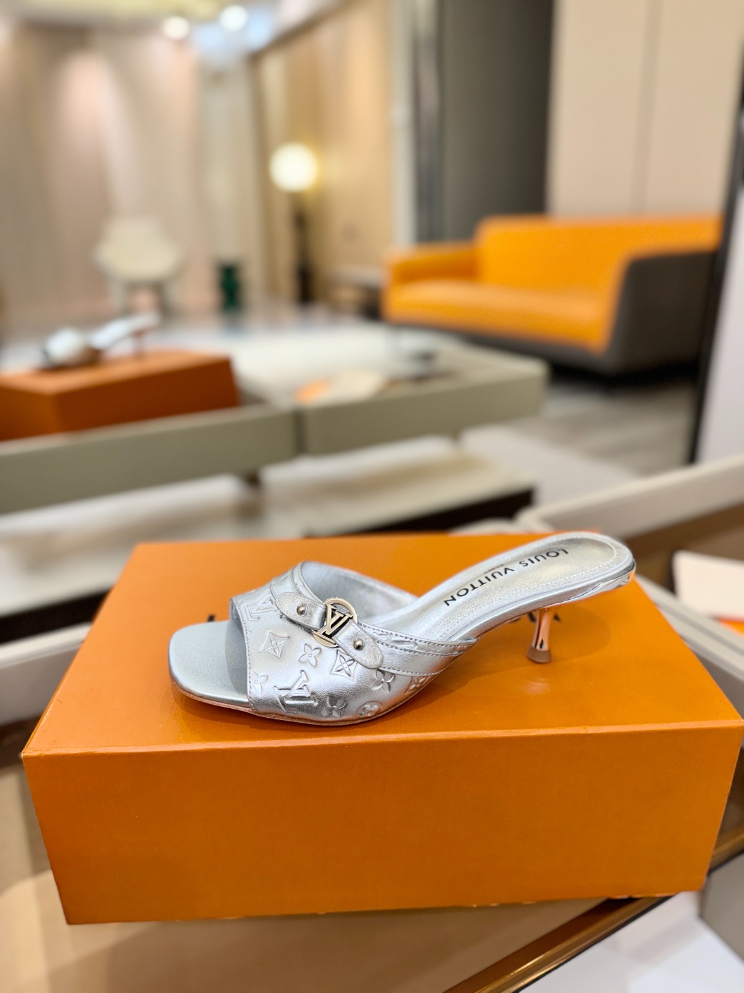 【代购级】、Louis Vuitton 款官网系列！完美楦型、LV压花纹工艺、更显优雅气质、上脚舒适好看