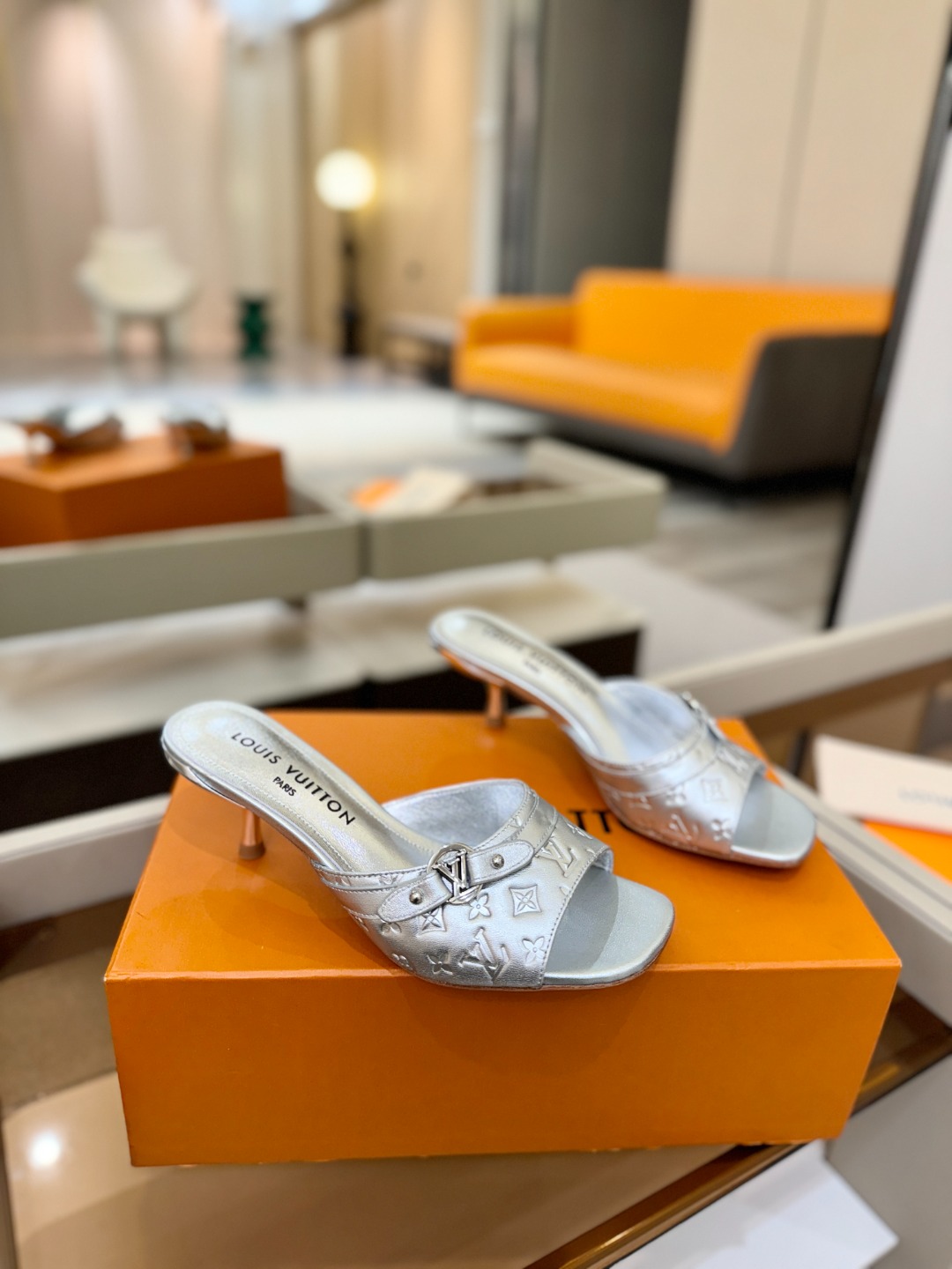 【代购级】、Louis Vuitton 款官网系列！完美楦型、LV压花纹工艺、更显优雅气质、上脚舒适好看