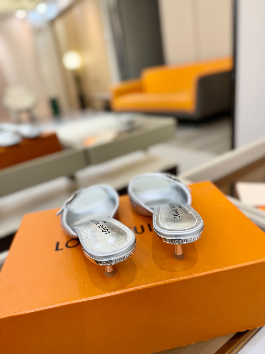 【代购级】、Louis Vuitton 款官网系列！完美楦型、LV压花纹工艺、更显优雅气质、上脚舒适好看