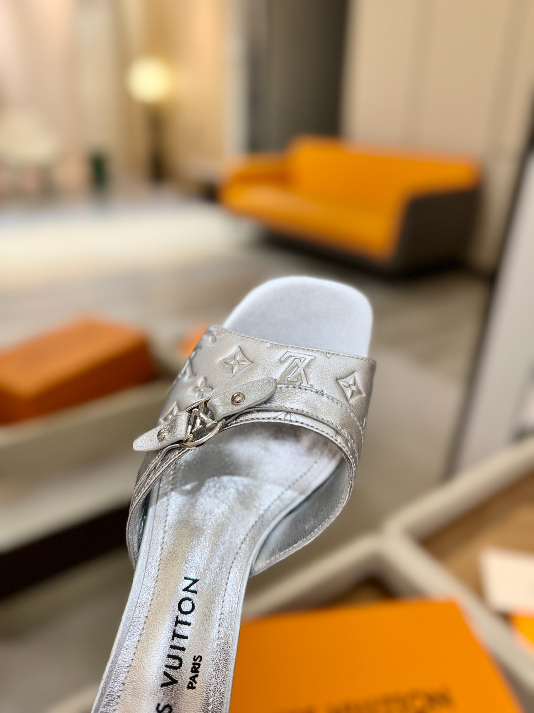 【代购级】、Louis Vuitton 款官网系列！完美楦型、LV压花纹工艺、更显优雅气质、上脚舒适好看