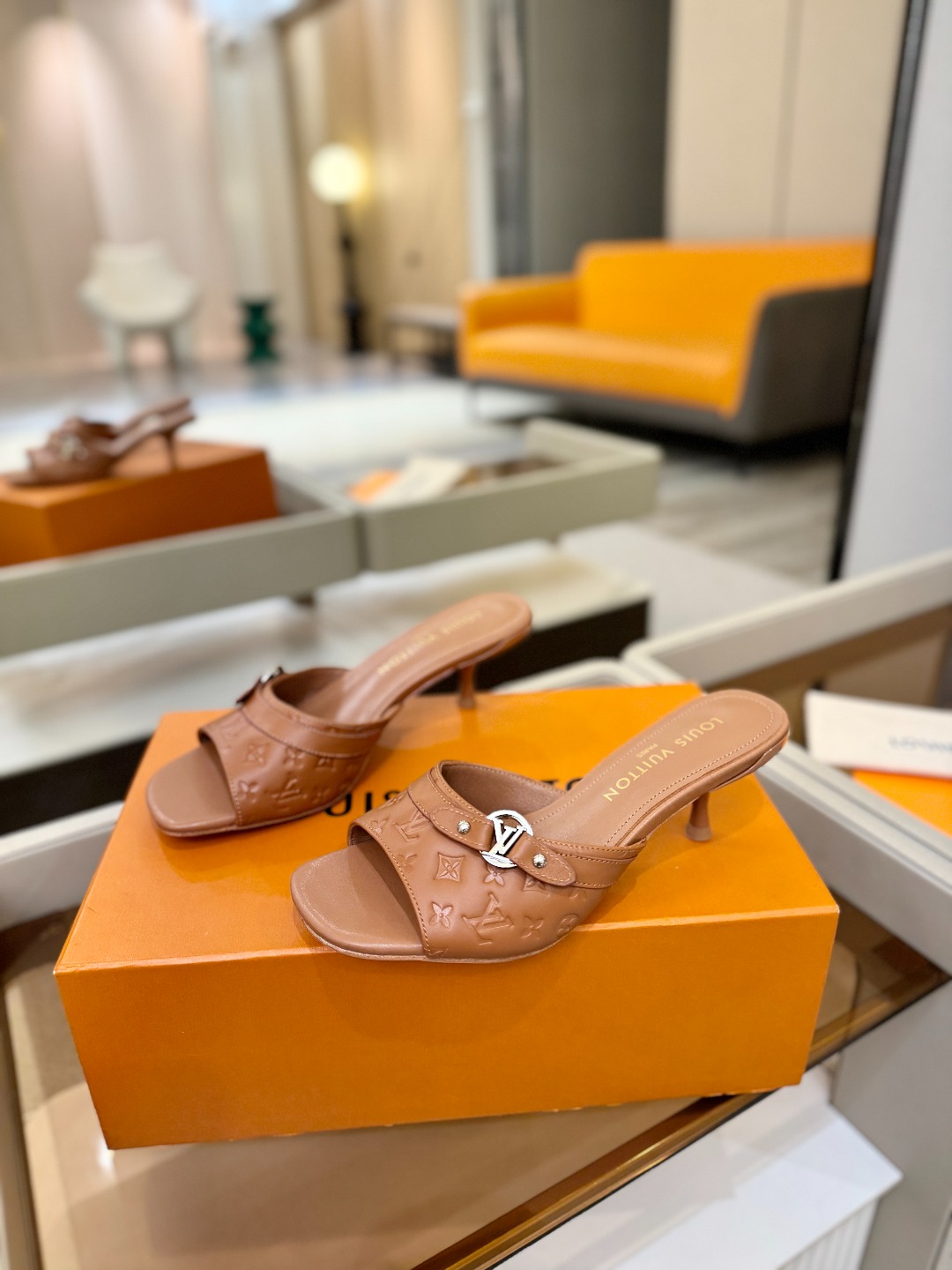 【代购级】、Louis Vuitton 款官网系列！完美楦型、LV压花纹工艺、更显优雅气质、上脚舒适好看