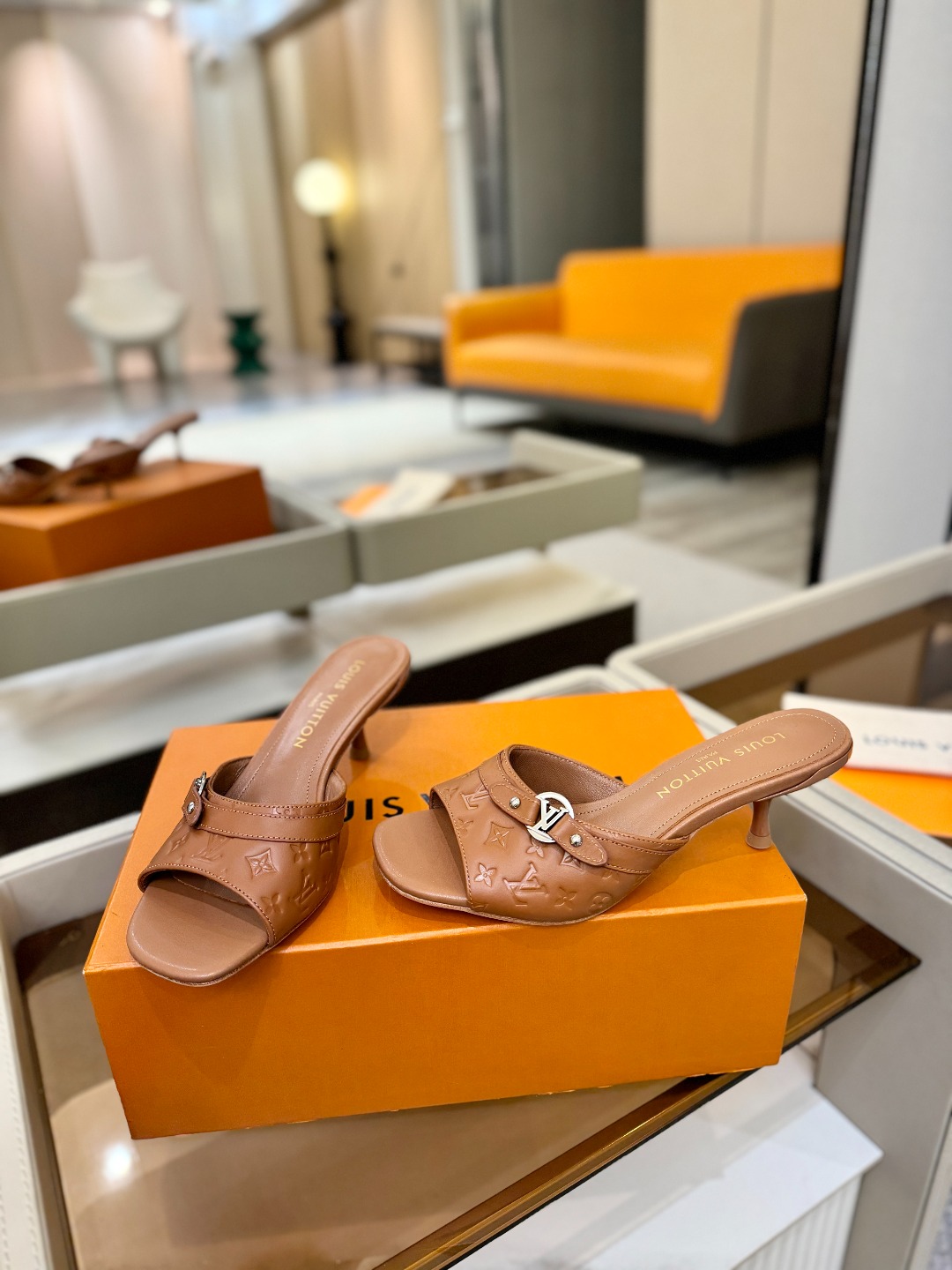 【代购级】、Louis Vuitton 款官网系列！完美楦型、LV压花纹工艺、更显优雅气质、上脚舒适好看