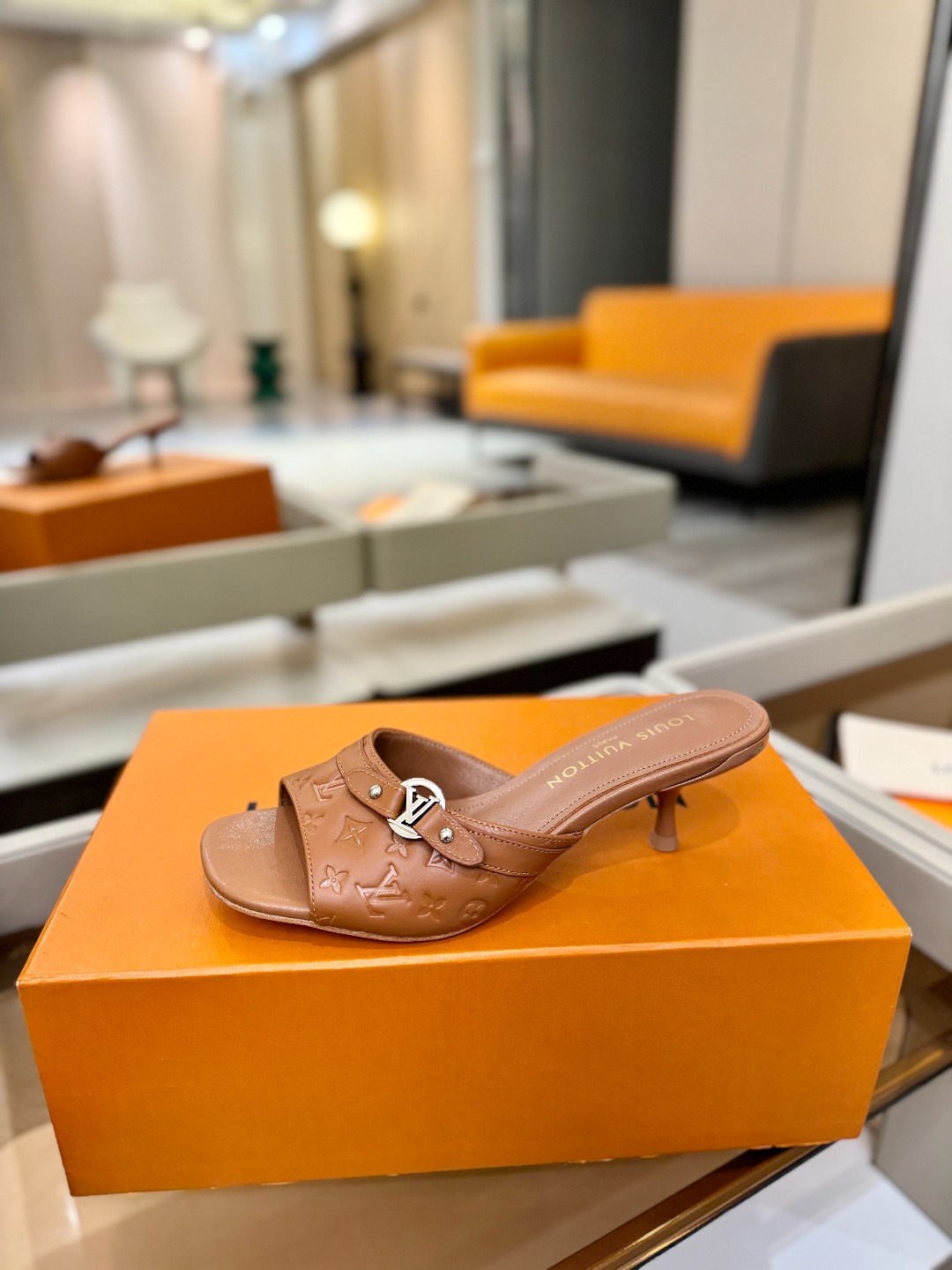 【代购级】、Louis Vuitton 款官网系列！完美楦型、LV压花纹工艺、更显优雅气质、上脚舒适好看