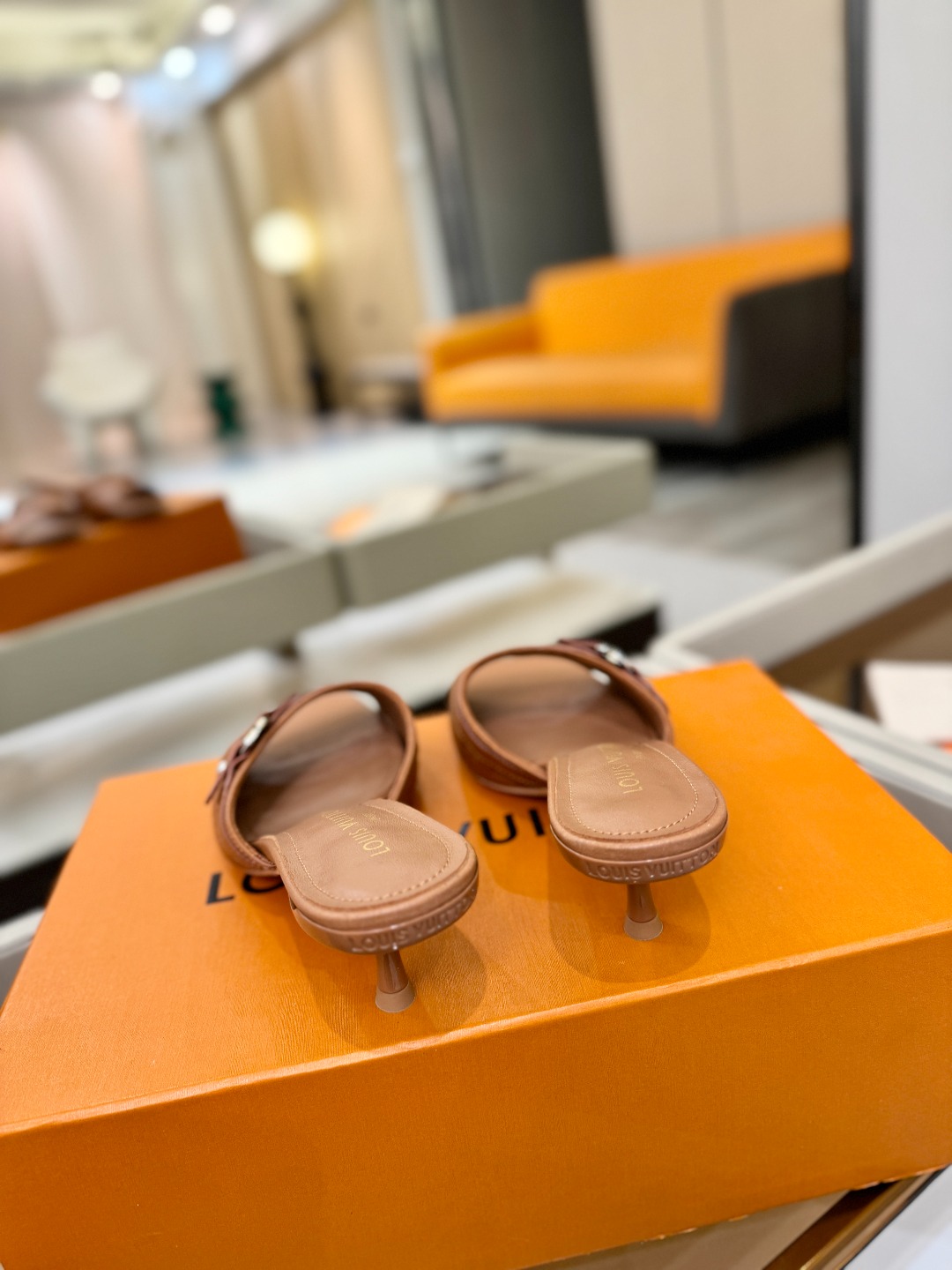 【代购级】、Louis Vuitton 款官网系列！完美楦型、LV压花纹工艺、更显优雅气质、上脚舒适好看