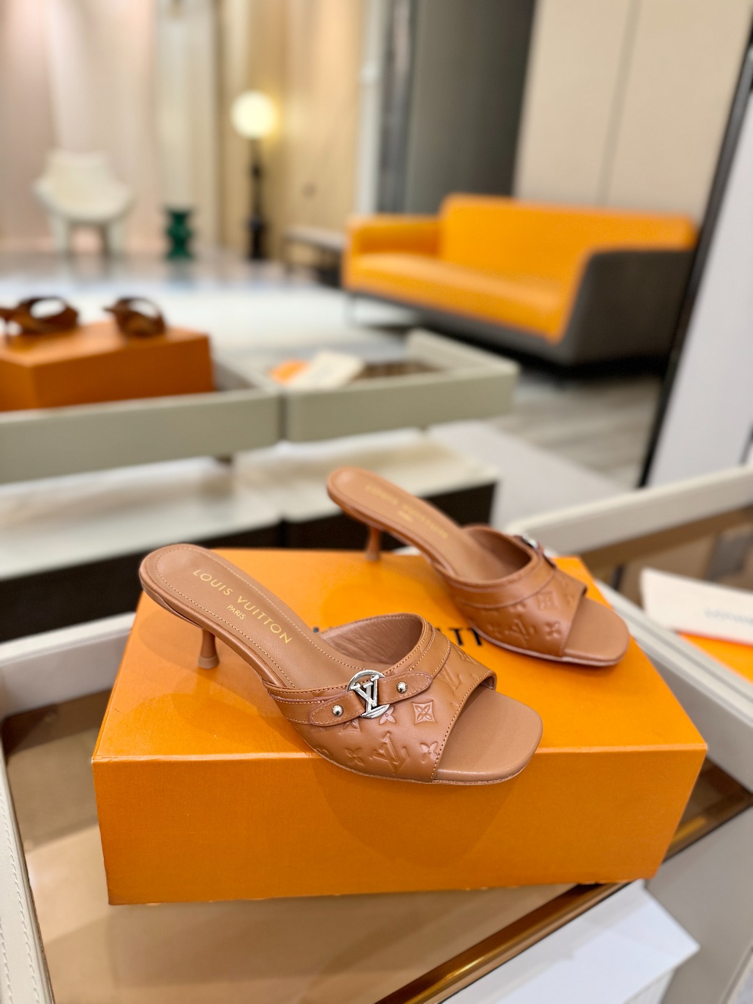 【代购级】、Louis Vuitton 款官网系列！完美楦型、LV压花纹工艺、更显优雅气质、上脚舒适好看