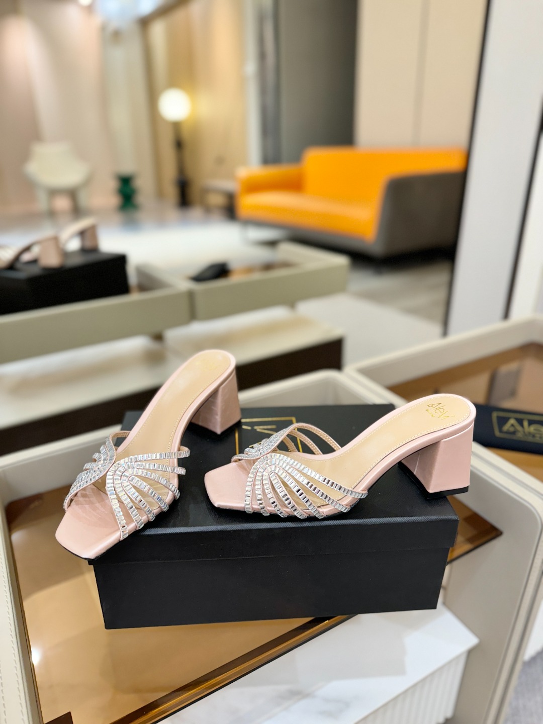 Alevi Mlano 阿列维·姆拉诺 𝘼𝙡𝙚𝙫𝙞 𝙈𝙡𝙖𝙣𝙤Alevi Milano闪钻走秀款一个享有