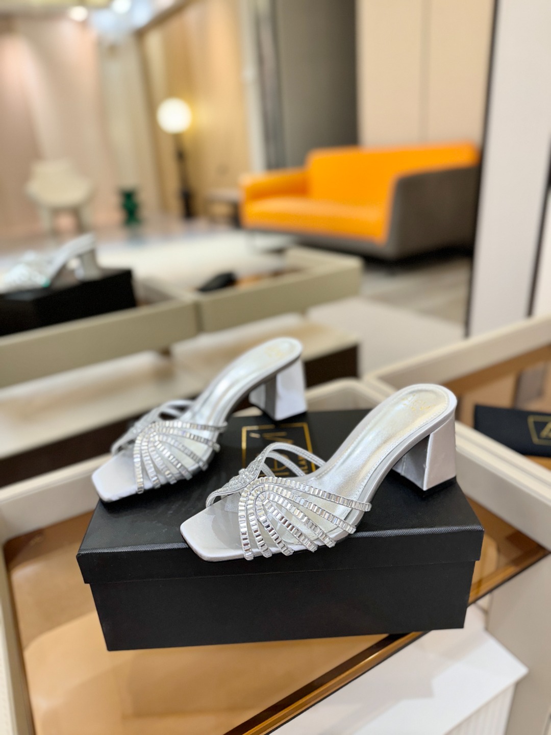 Alevi Mlano 阿列维·姆拉诺 𝘼𝙡𝙚𝙫𝙞 𝙈𝙡𝙖𝙣𝙤Alevi Milano闪钻走秀款一个享有