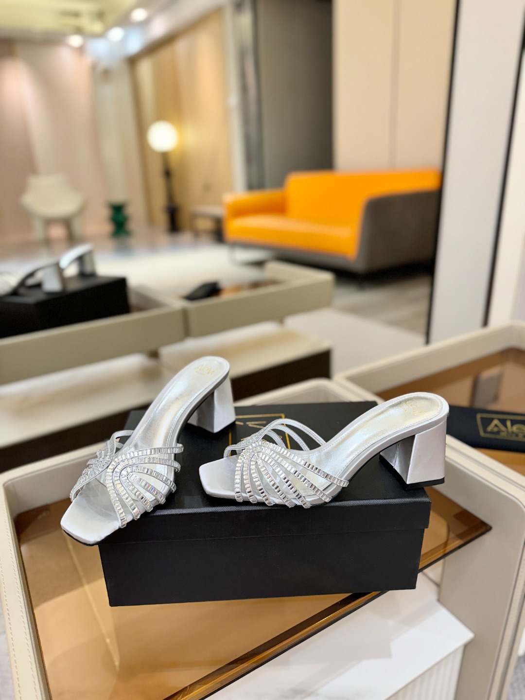 Alevi Mlano 阿列维·姆拉诺 𝘼𝙡𝙚𝙫𝙞 𝙈𝙡𝙖𝙣𝙤Alevi Milano闪钻走秀款一个享有