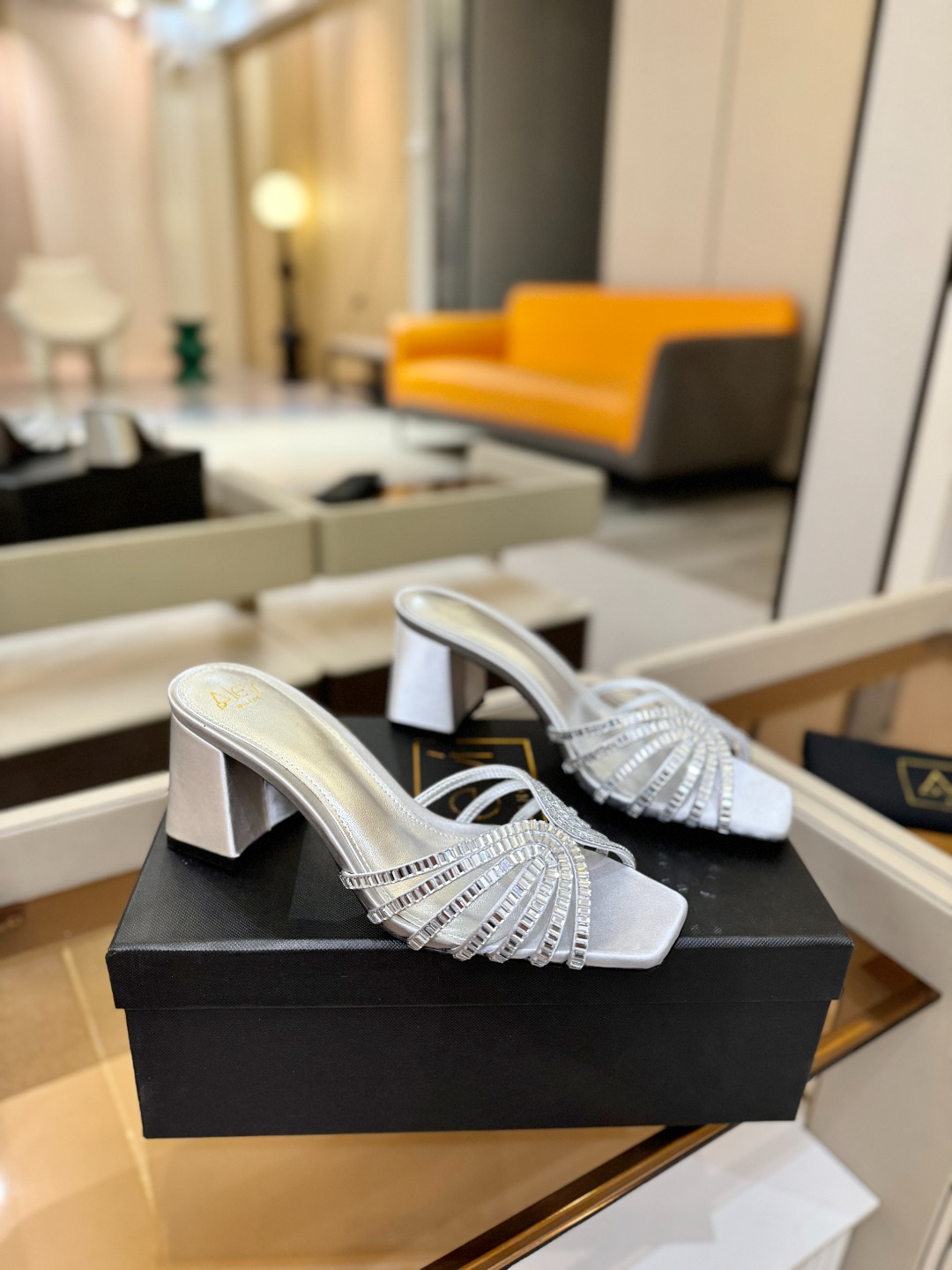 Alevi Mlano 阿列维·姆拉诺 𝘼𝙡𝙚𝙫𝙞 𝙈𝙡𝙖𝙣𝙤Alevi Milano闪钻走秀款一个享有