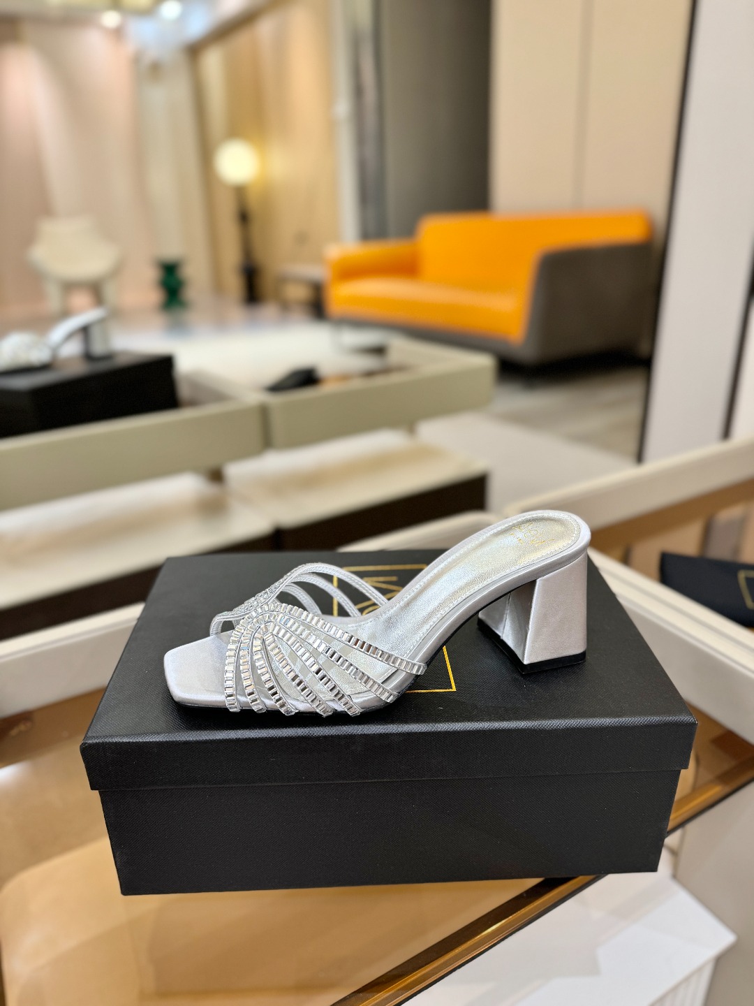 Alevi Mlano 阿列维·姆拉诺 𝘼𝙡𝙚𝙫𝙞 𝙈𝙡𝙖𝙣𝙤Alevi Milano闪钻走秀款一个享有