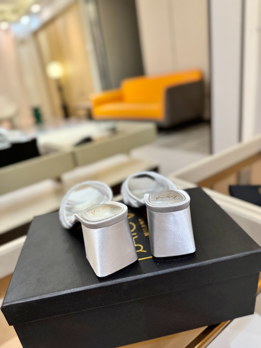 Alevi Mlano 阿列维·姆拉诺 𝘼𝙡𝙚𝙫𝙞 𝙈𝙡𝙖𝙣𝙤Alevi Milano闪钻走秀款一个享有