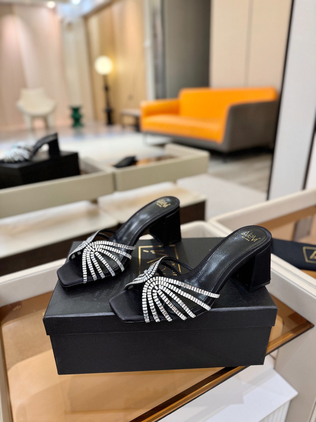 Alevi Mlano 阿列维·姆拉诺 𝘼𝙡𝙚𝙫𝙞 𝙈𝙡𝙖𝙣𝙤Alevi Milano闪钻走秀款一个享有