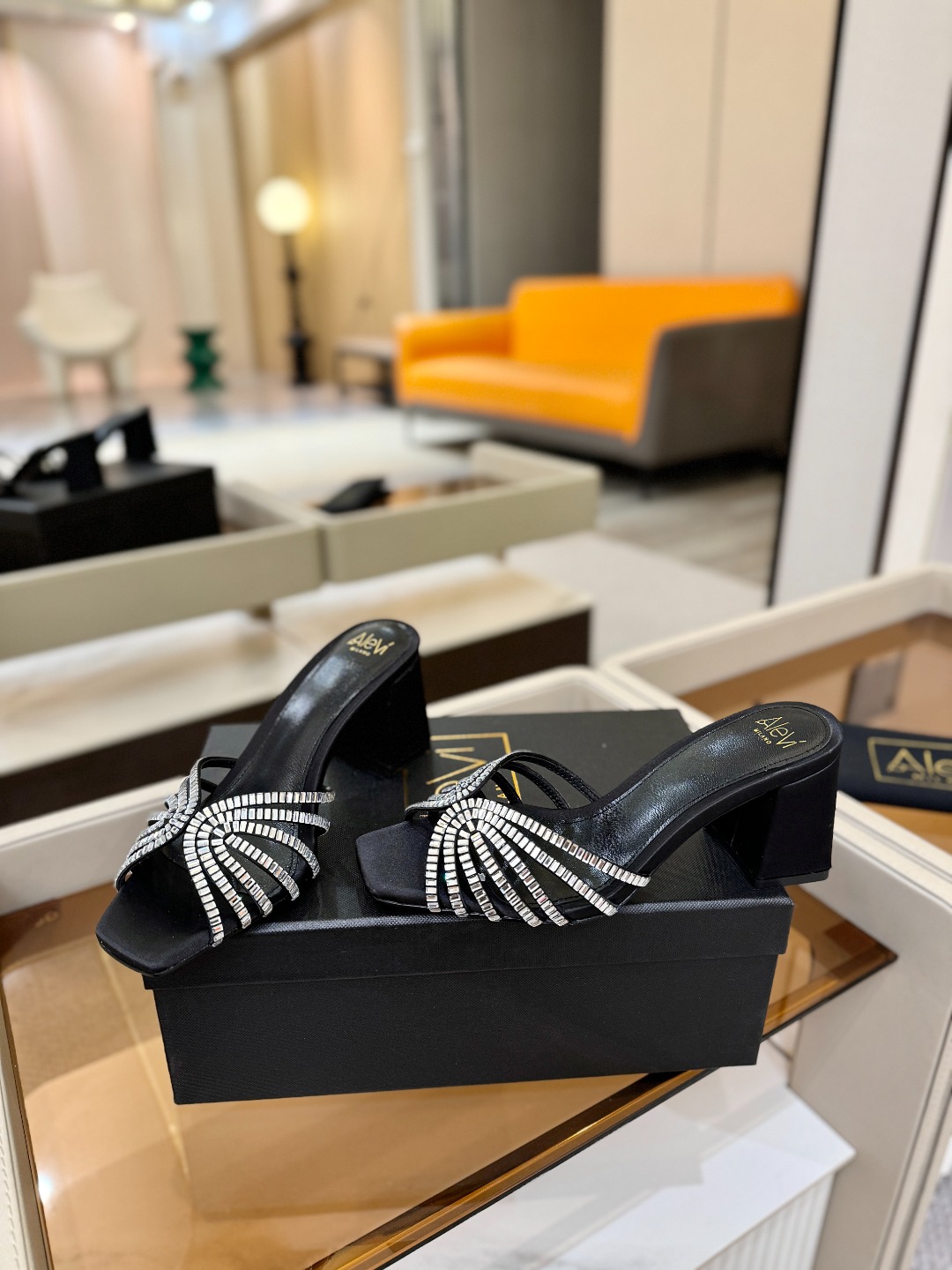 Alevi Mlano 阿列维·姆拉诺 𝘼𝙡𝙚𝙫𝙞 𝙈𝙡𝙖𝙣𝙤Alevi Milano闪钻走秀款一个享有