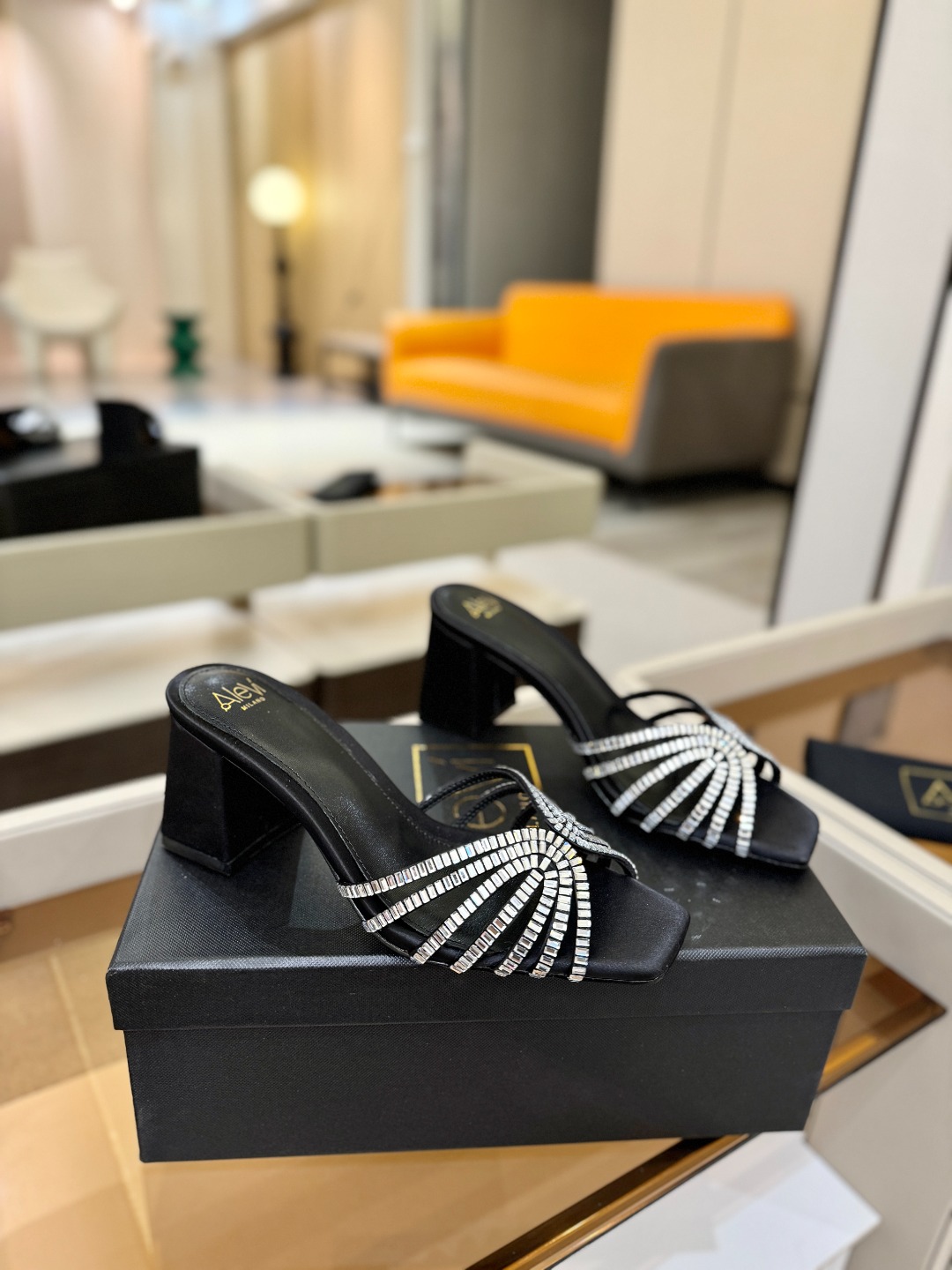 Alevi Mlano 阿列维·姆拉诺 𝘼𝙡𝙚𝙫𝙞 𝙈𝙡𝙖𝙣𝙤Alevi Milano闪钻走秀款一个享有