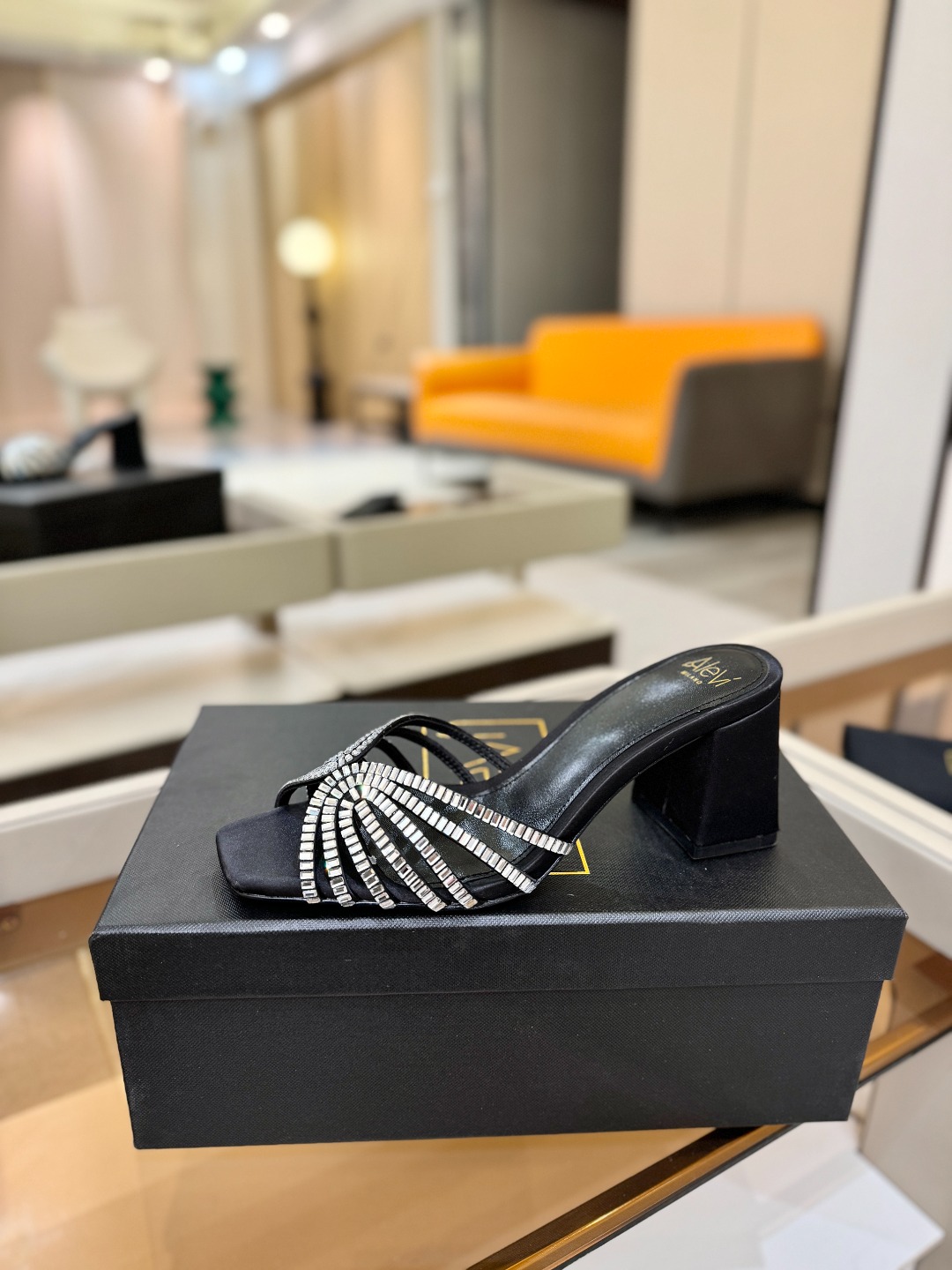 Alevi Mlano 阿列维·姆拉诺 𝘼𝙡𝙚𝙫𝙞 𝙈𝙡𝙖𝙣𝙤Alevi Milano闪钻走秀款一个享有