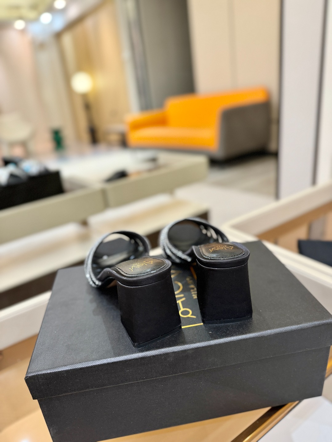 Alevi Mlano 阿列维·姆拉诺 𝘼𝙡𝙚𝙫𝙞 𝙈𝙡𝙖𝙣𝙤Alevi Milano闪钻走秀款一个享有