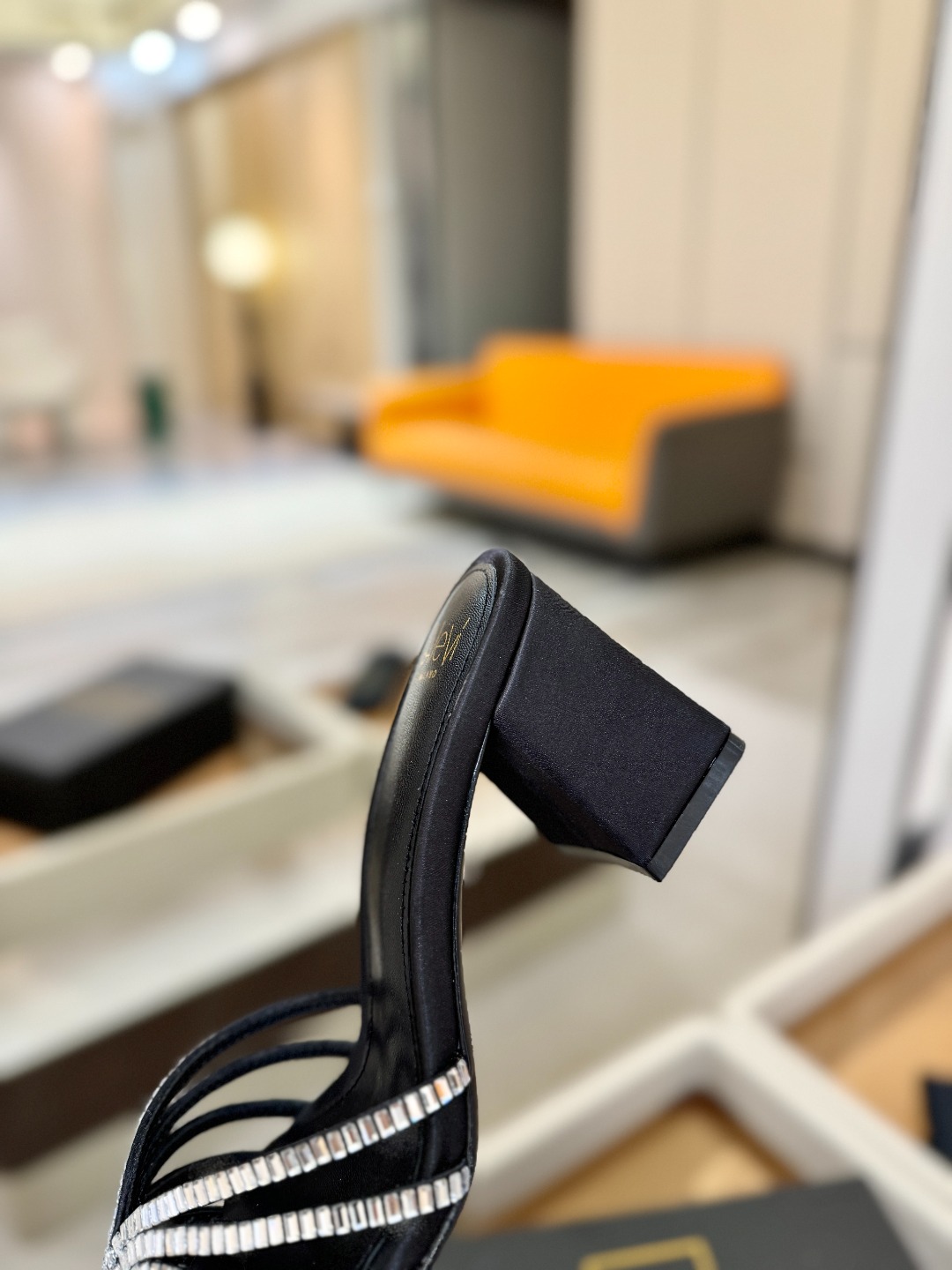 Alevi Mlano 阿列维·姆拉诺 𝘼𝙡𝙚𝙫𝙞 𝙈𝙡𝙖𝙣𝙤Alevi Milano闪钻走秀款一个享有