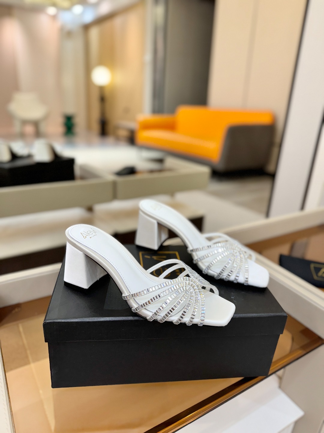 Alevi Mlano 阿列维·姆拉诺 𝘼𝙡𝙚𝙫𝙞 𝙈𝙡𝙖𝙣𝙤Alevi Milano闪钻走秀款一个享有