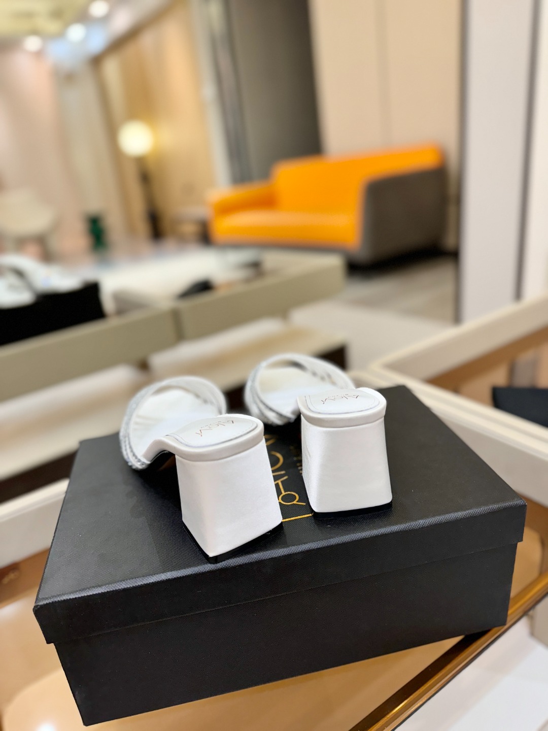 Alevi Mlano 阿列维·姆拉诺 𝘼𝙡𝙚𝙫𝙞 𝙈𝙡𝙖𝙣𝙤Alevi Milano闪钻走秀款一个享有