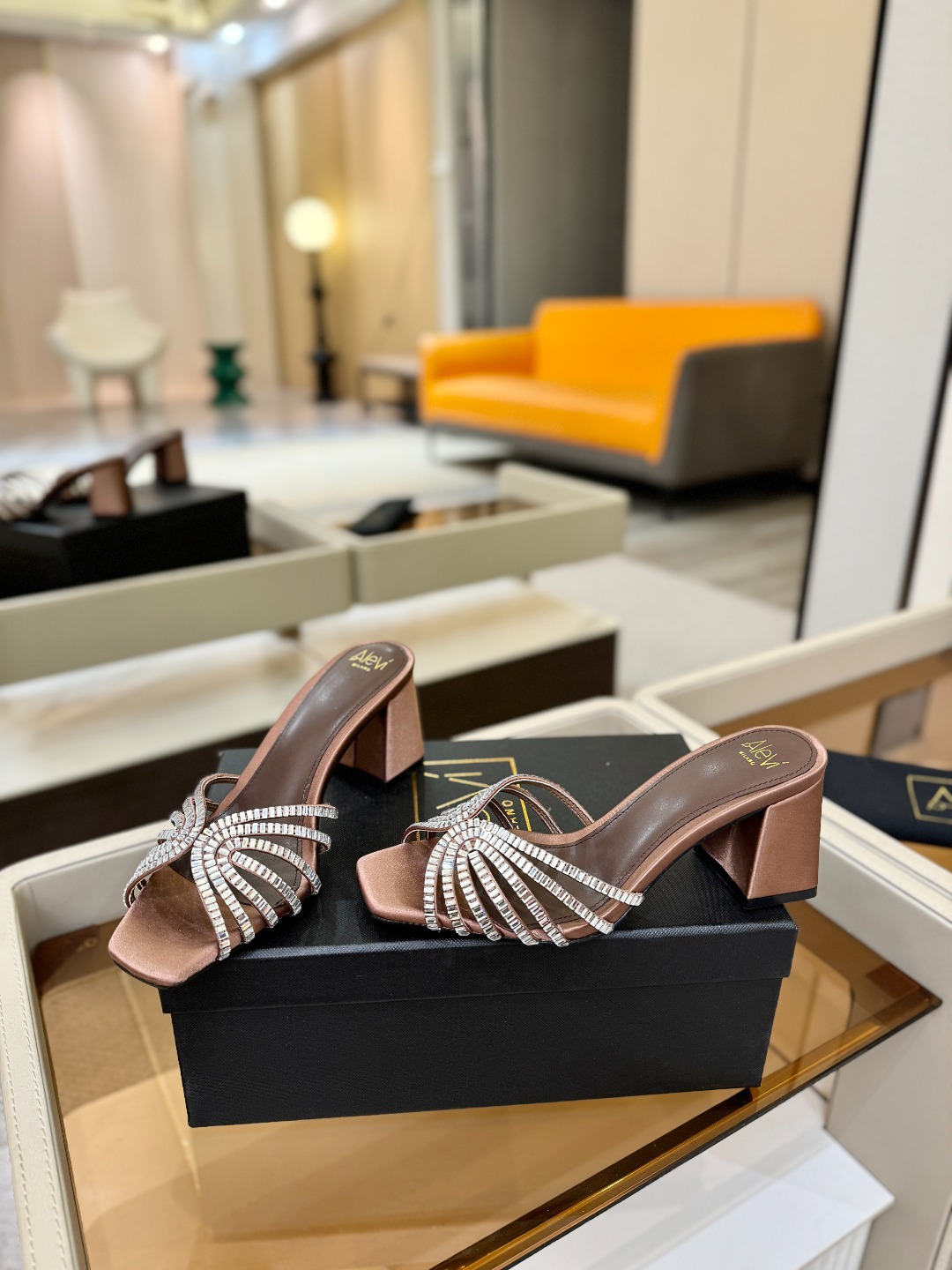 Alevi Mlano 阿列维·姆拉诺 𝘼𝙡𝙚𝙫𝙞 𝙈𝙡𝙖𝙣𝙤Alevi Milano闪钻走秀款一个享有