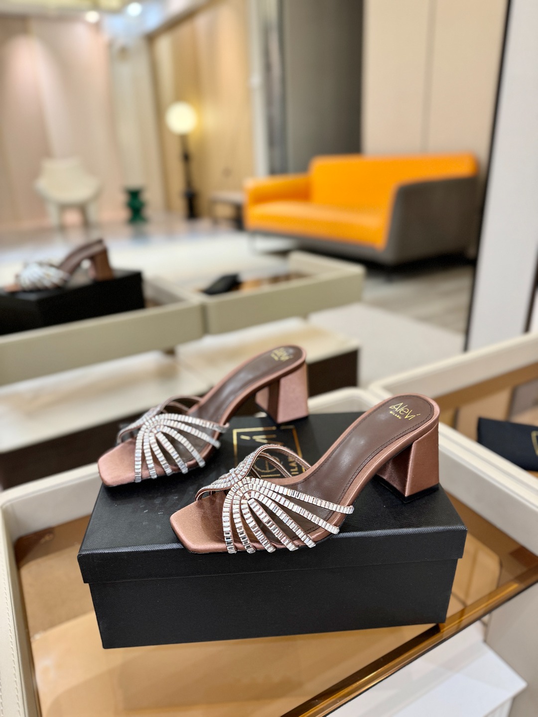 Alevi Mlano 阿列维·姆拉诺 𝘼𝙡𝙚𝙫𝙞 𝙈𝙡𝙖𝙣𝙤Alevi Milano闪钻走秀款一个享有