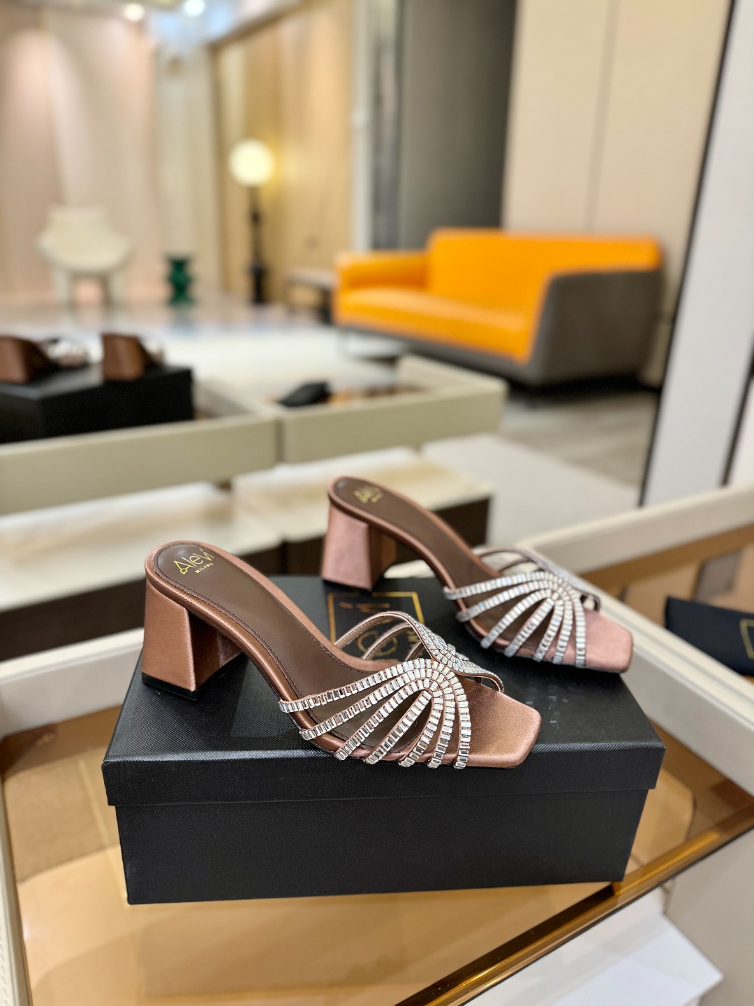 Alevi Mlano 阿列维·姆拉诺 𝘼𝙡𝙚𝙫𝙞 𝙈𝙡𝙖𝙣𝙤Alevi Milano闪钻走秀款一个享有