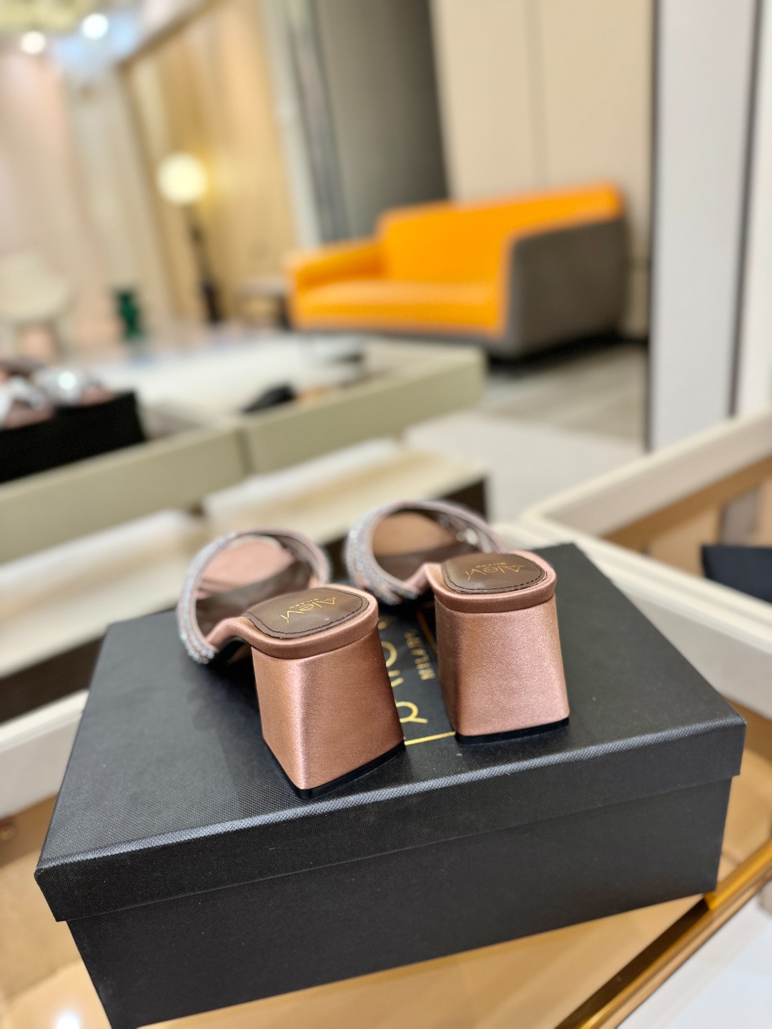 Alevi Mlano 阿列维·姆拉诺 𝘼𝙡𝙚𝙫𝙞 𝙈𝙡𝙖𝙣𝙤Alevi Milano闪钻走秀款一个享有