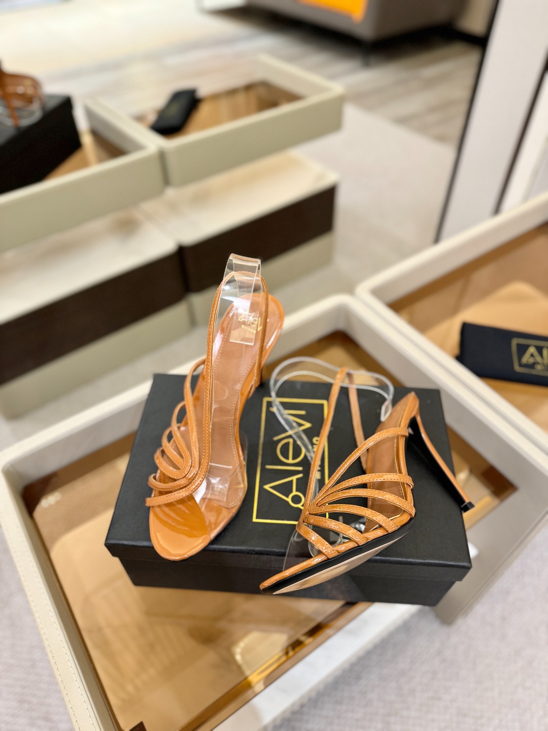 Alevi Mlano 阿列维·姆拉诺 𝘼𝙡𝙚𝙫𝙞 𝙈𝙡𝙖𝙣𝙤 Alevi Milano Alessan