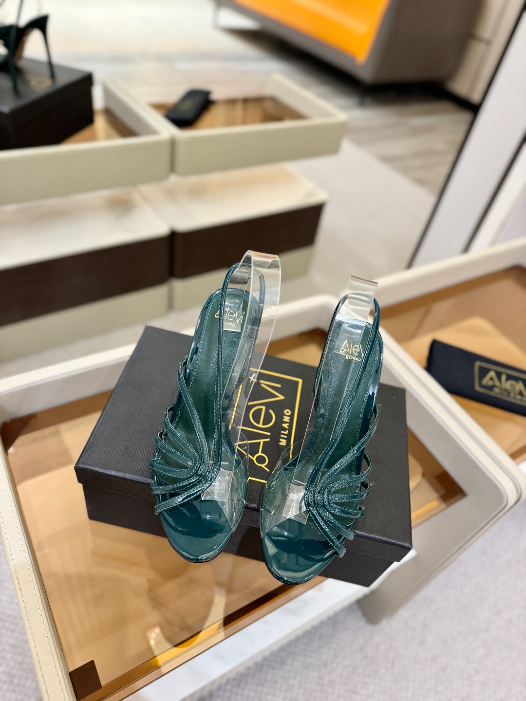 Alevi Mlano 阿列维·姆拉诺 𝘼𝙡𝙚𝙫𝙞 𝙈𝙡𝙖𝙣𝙤 Alevi Milano Alessan