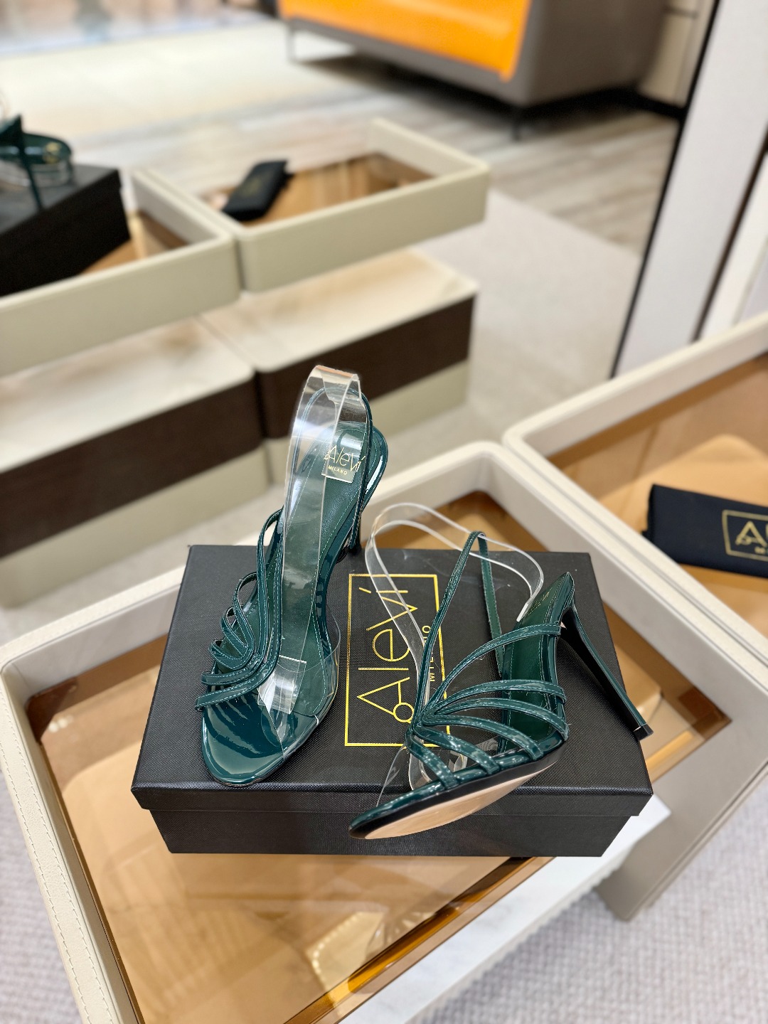 Alevi Mlano 阿列维·姆拉诺 𝘼𝙡𝙚𝙫𝙞 𝙈𝙡𝙖𝙣𝙤 Alevi Milano Alessan