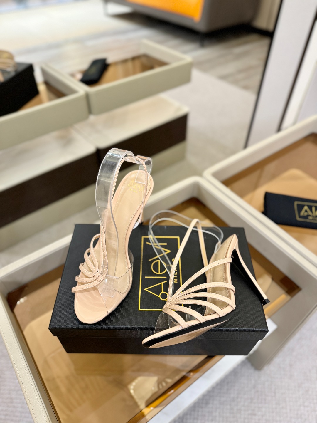 Alevi Mlano 阿列维·姆拉诺 𝘼𝙡𝙚𝙫𝙞 𝙈𝙡𝙖𝙣𝙤 Alevi Milano Alessan