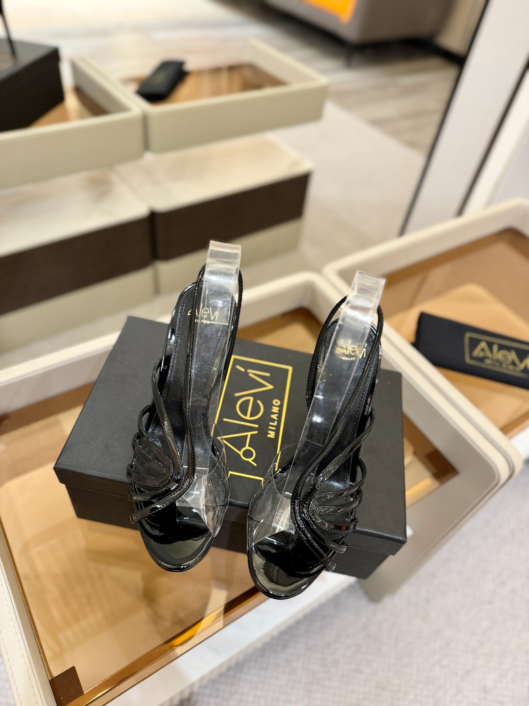 Alevi Mlano 阿列维·姆拉诺 𝘼𝙡𝙚𝙫𝙞 𝙈𝙡𝙖𝙣𝙤 Alevi Milano Alessan